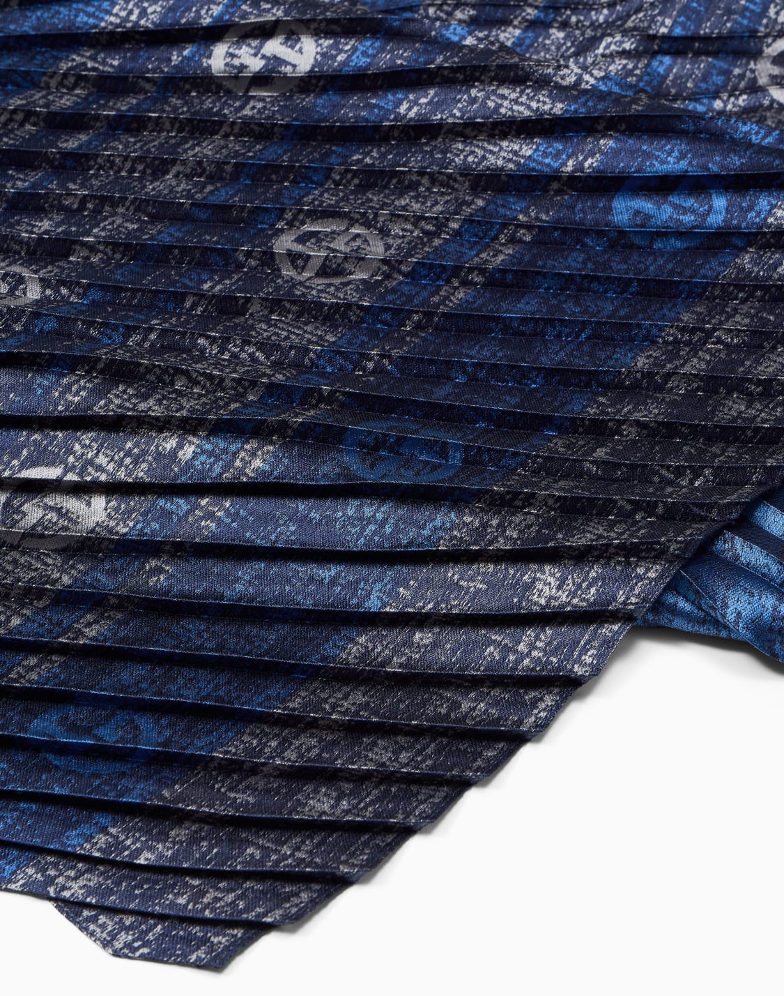 stole-pleated-in-a-silk-blend-blue--giorgio-armani