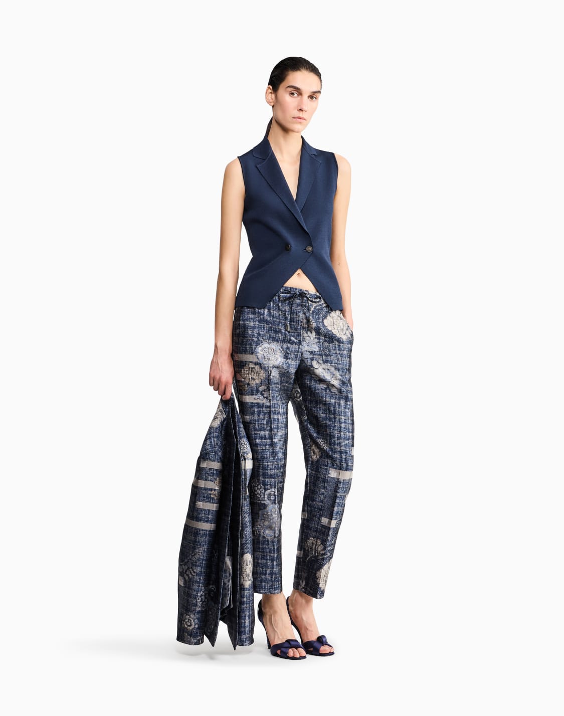 chaleco-de-punto-de-viscosa-de-doble-botonadura-azul--giorgio-armani