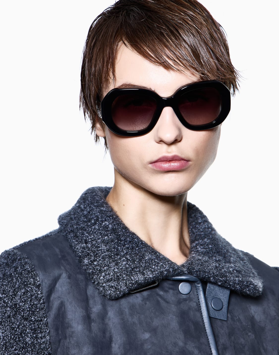 gafas-de-sol-para-mujer-de-forma-cuadrada-negro--giorgio-armani