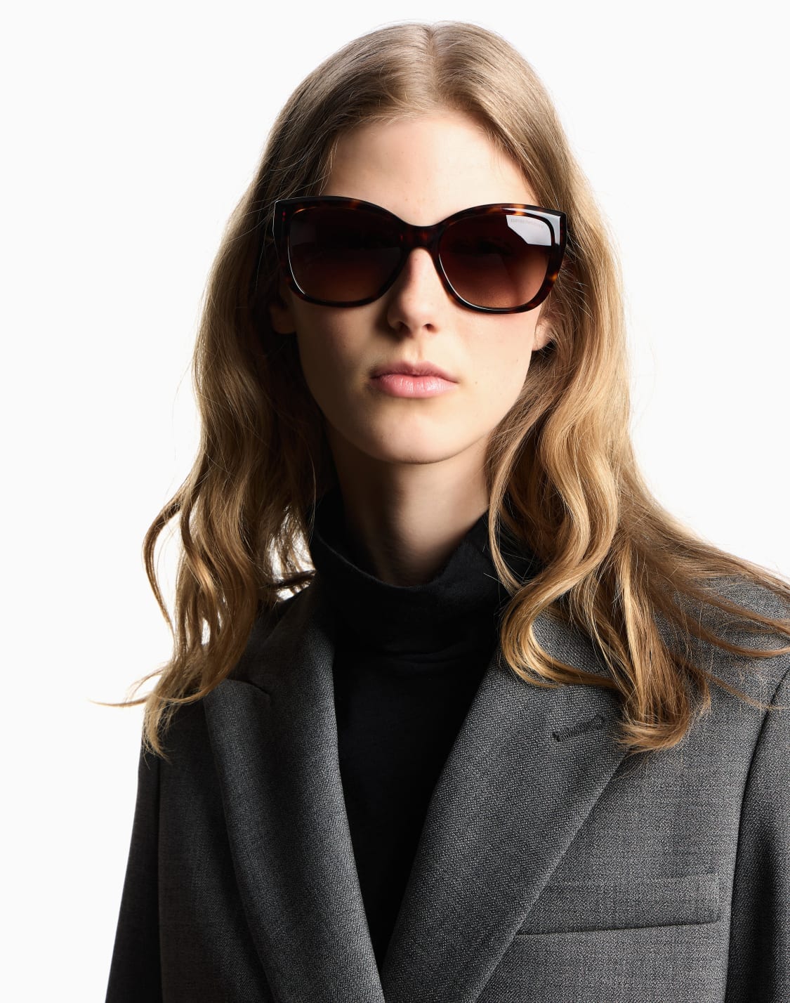 occhiali-da-sole-da-donna-forma-cat-eye-marrone--emporio-armani