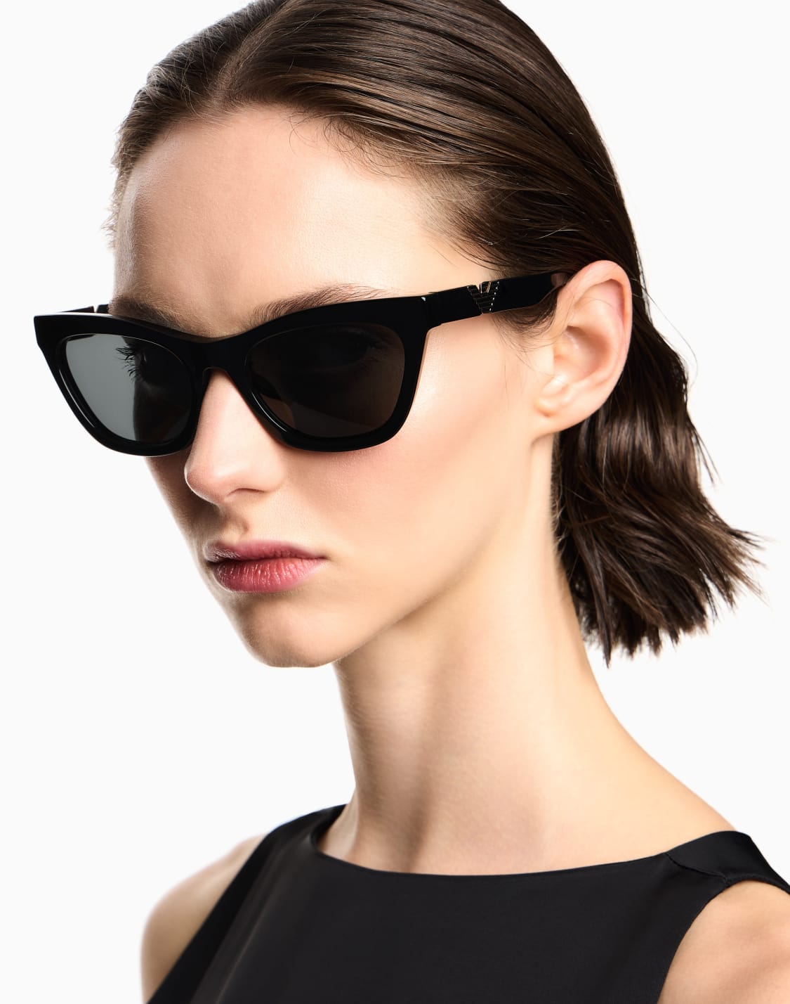 occhiali-da-sole-da-donna-forma-cat-eye-nero--emporio-armani