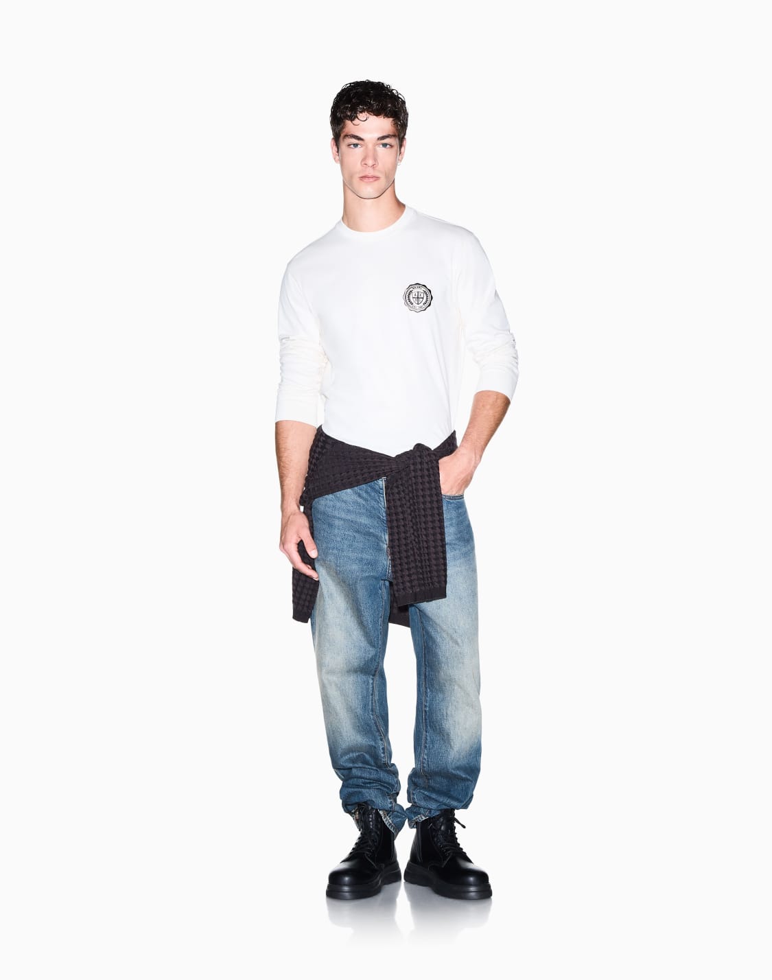 エンブレムロゴ-レギュラフィット-長袖クルネックtシャツ-ホワイト--armani-exchange