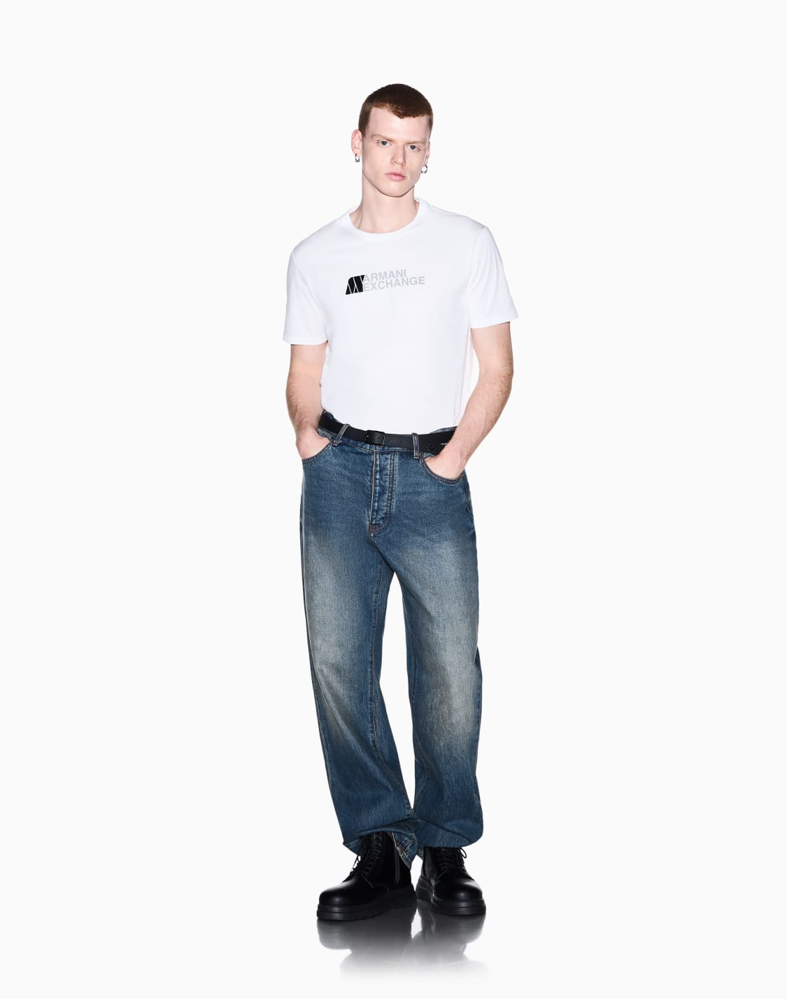 t-shirt-slim-fit-in-jersey-di-cotone-con-stampa-logo-bianco--armani-exchange