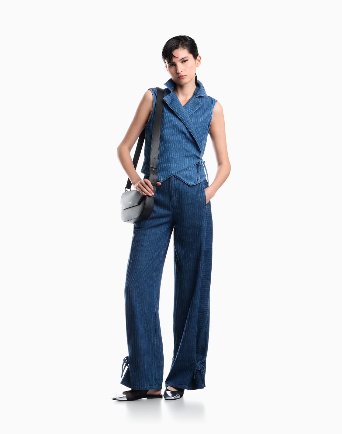chaleco-cruzado-de-denim-con-raya-diplomtica-y-lazada-azul--emporio-armani