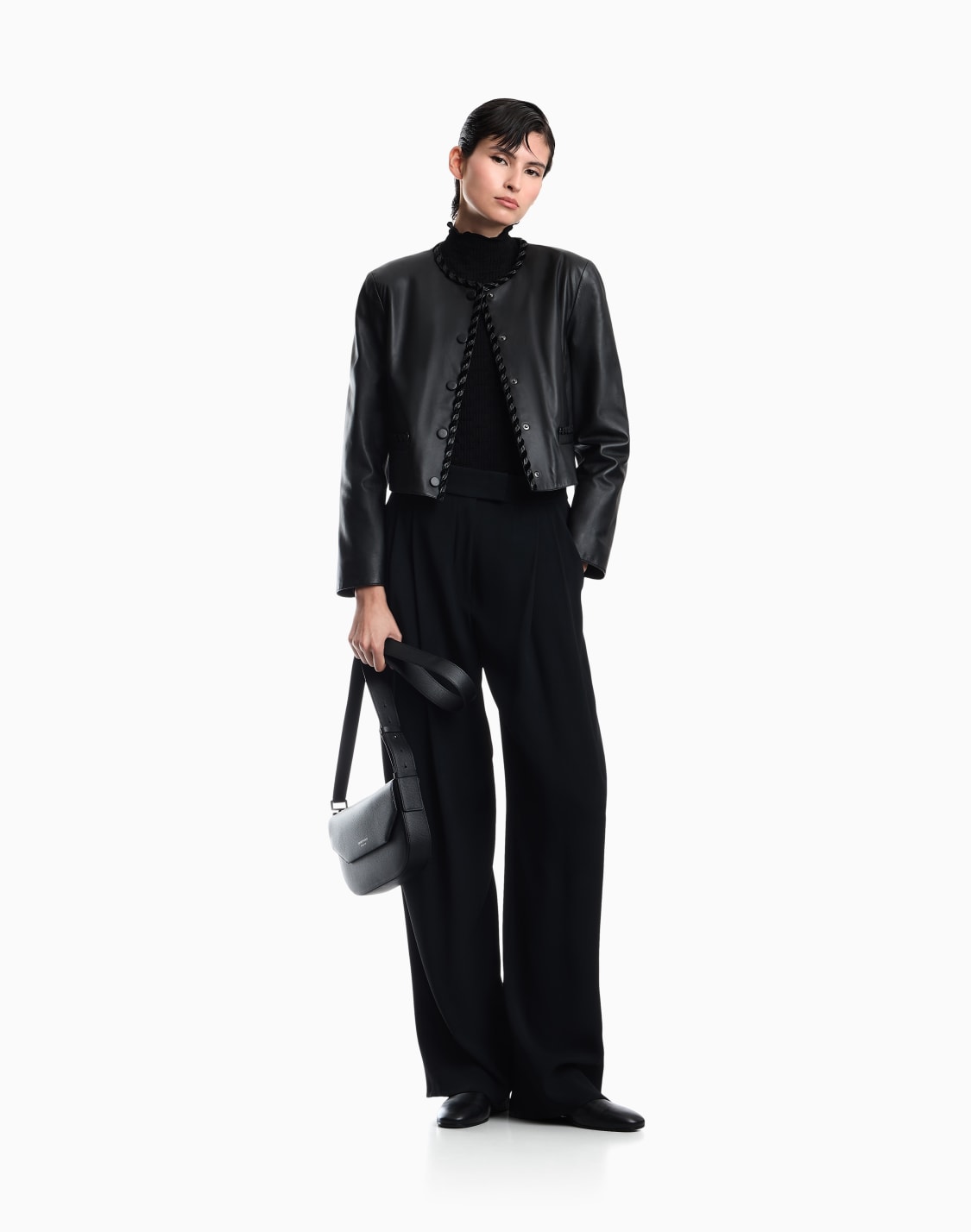 chaqueta-de-piel-con-cuello-redondo-y-ribete-trenzado-negro--emporio-armani