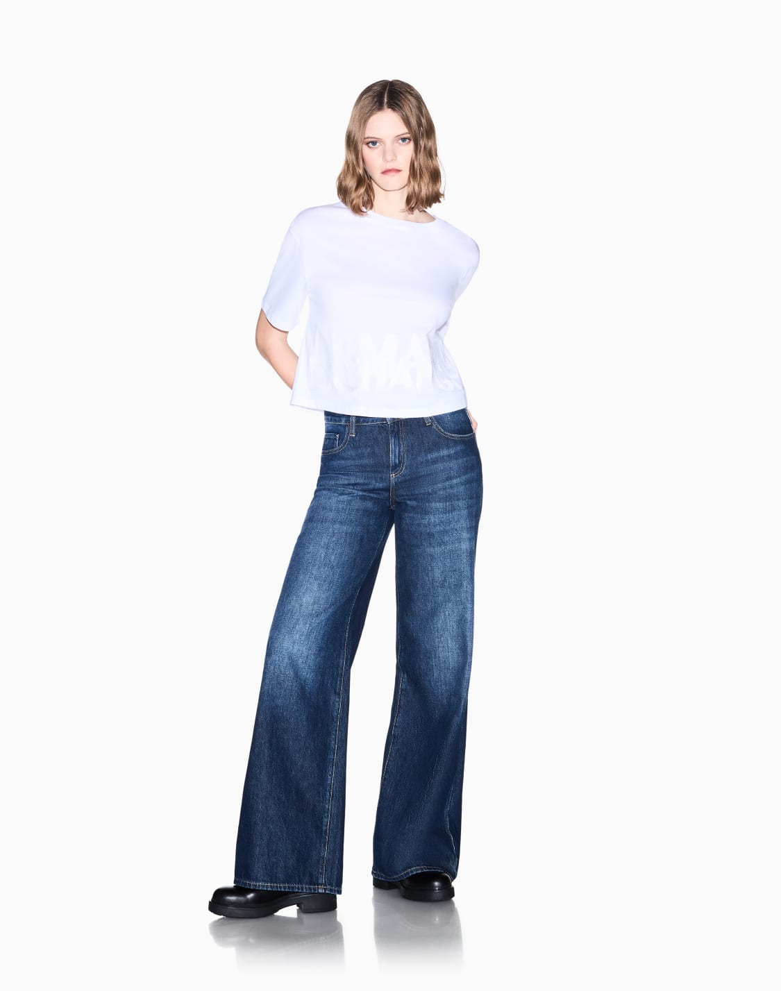 regular-t-shirt-in-cotton-jersey-화이트--armani-exchange
