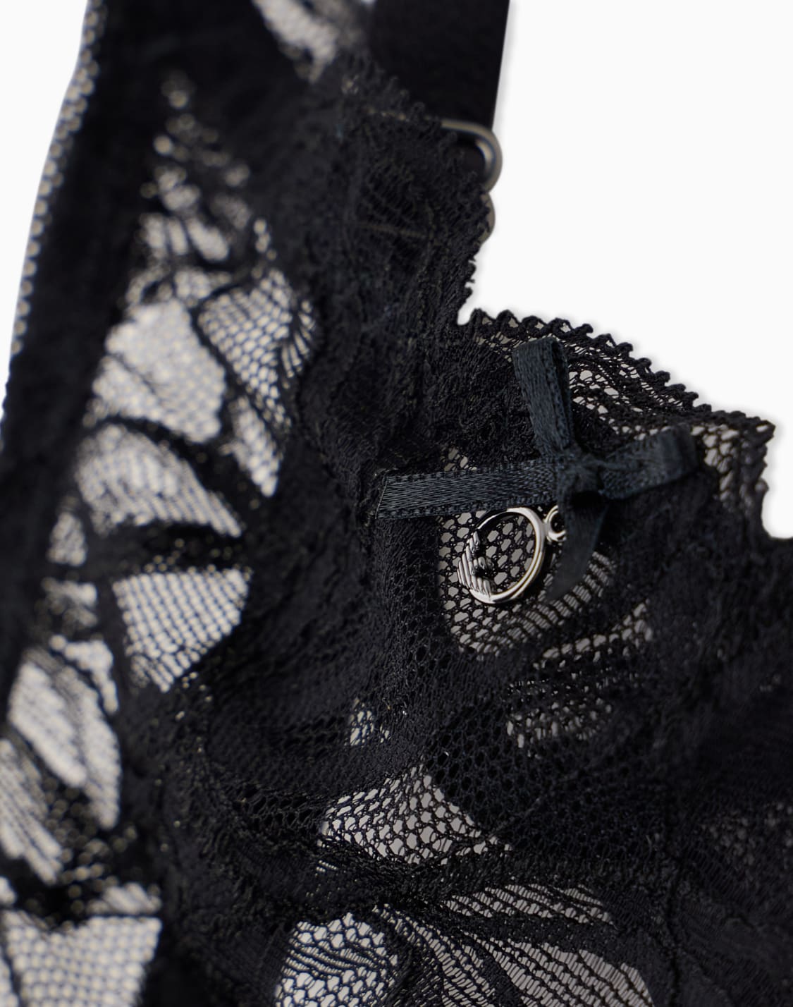 t-thong-in-eternal-lace-with-a-cotton-gusset-black--emporio-armani