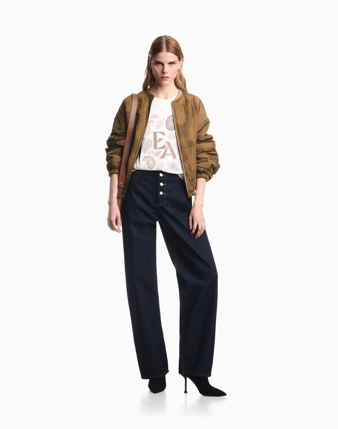 camiseta-capsule-boteh-de-punto-con-estampado-en-el-pecho-beige--emporio-armani