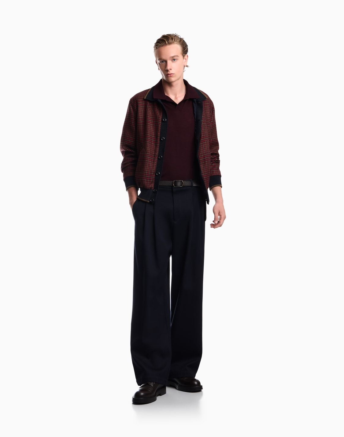 pullover-de-punto-de-lana-virgen-y-seda-con-logotipo-bordado-burdeos--emporio-armani