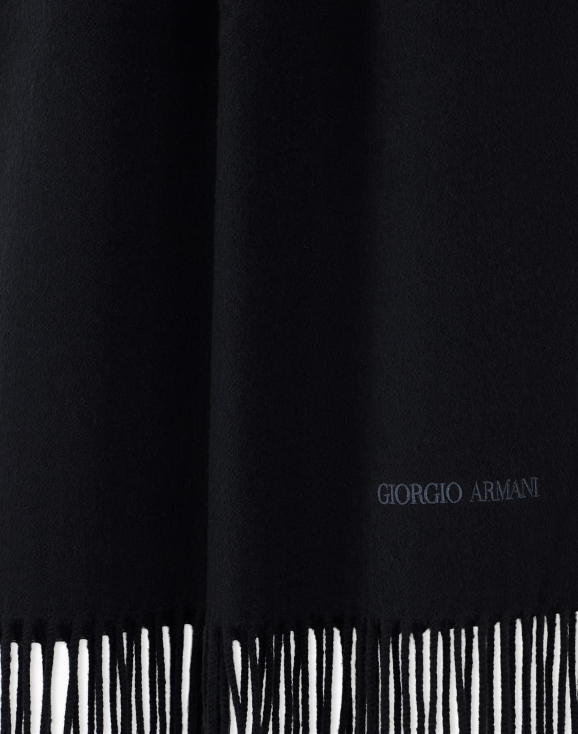 tole-en-laine-douce-avec-franges-aux-extrmits-noir--giorgio-armani