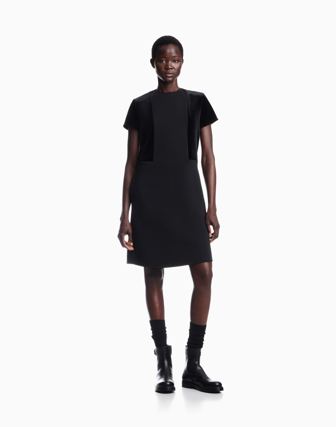 robe-en-jersey-avec-dtails-en-velours-travel-essential-noir--emporio-armani