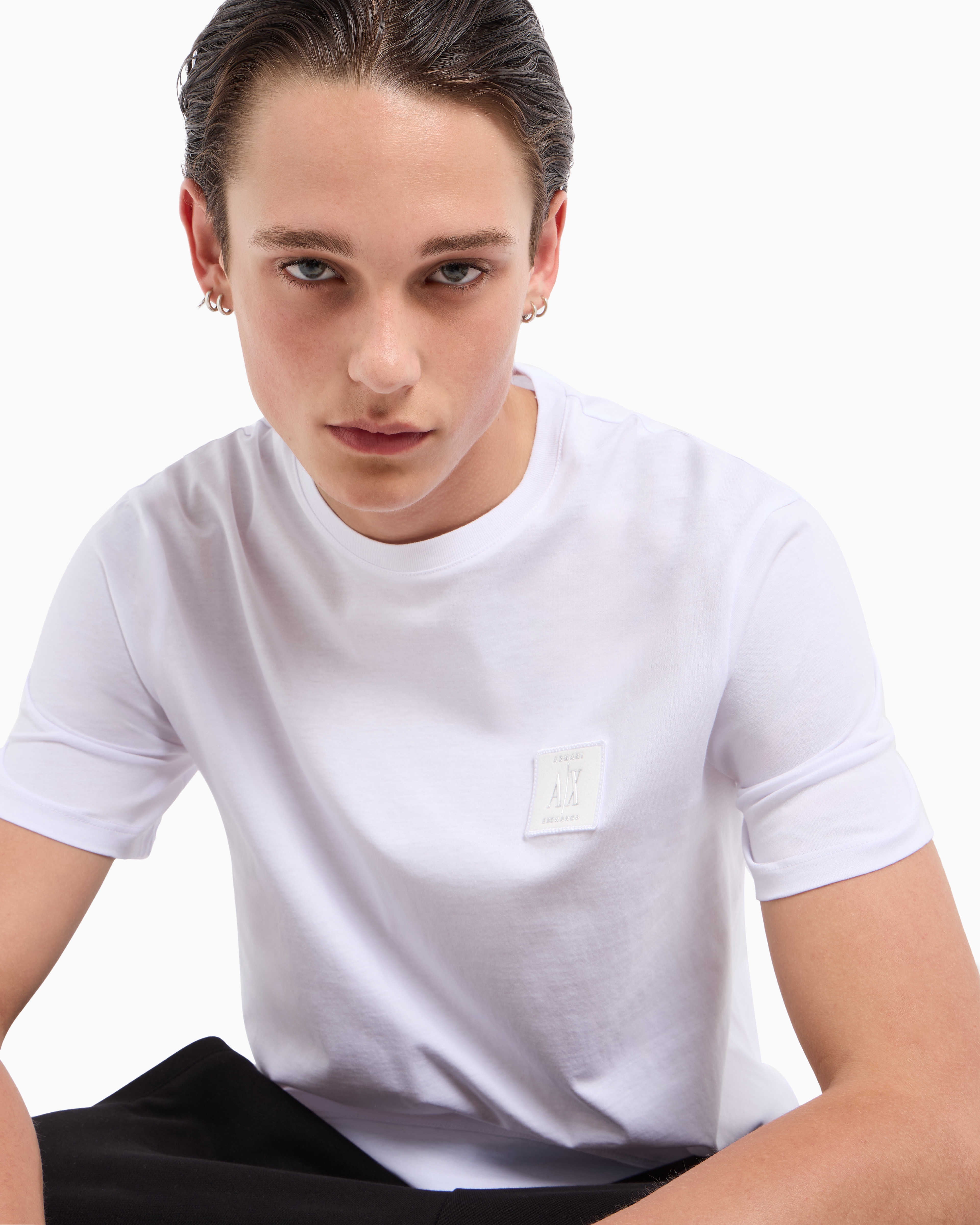 Crewneck, short-sleeved T-shirt with monogram design