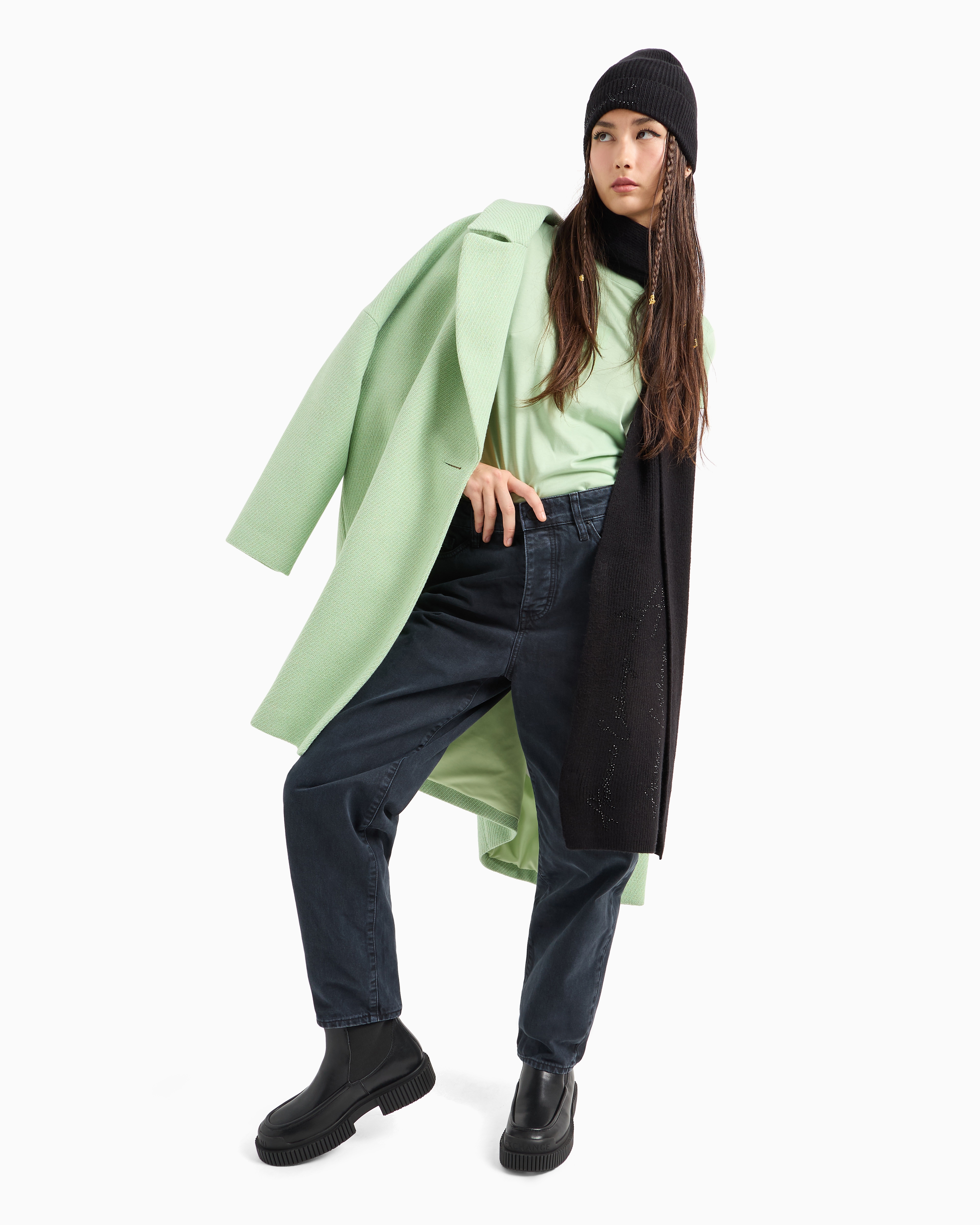 J51 carrot fit jeans in stiff denim with embroidered