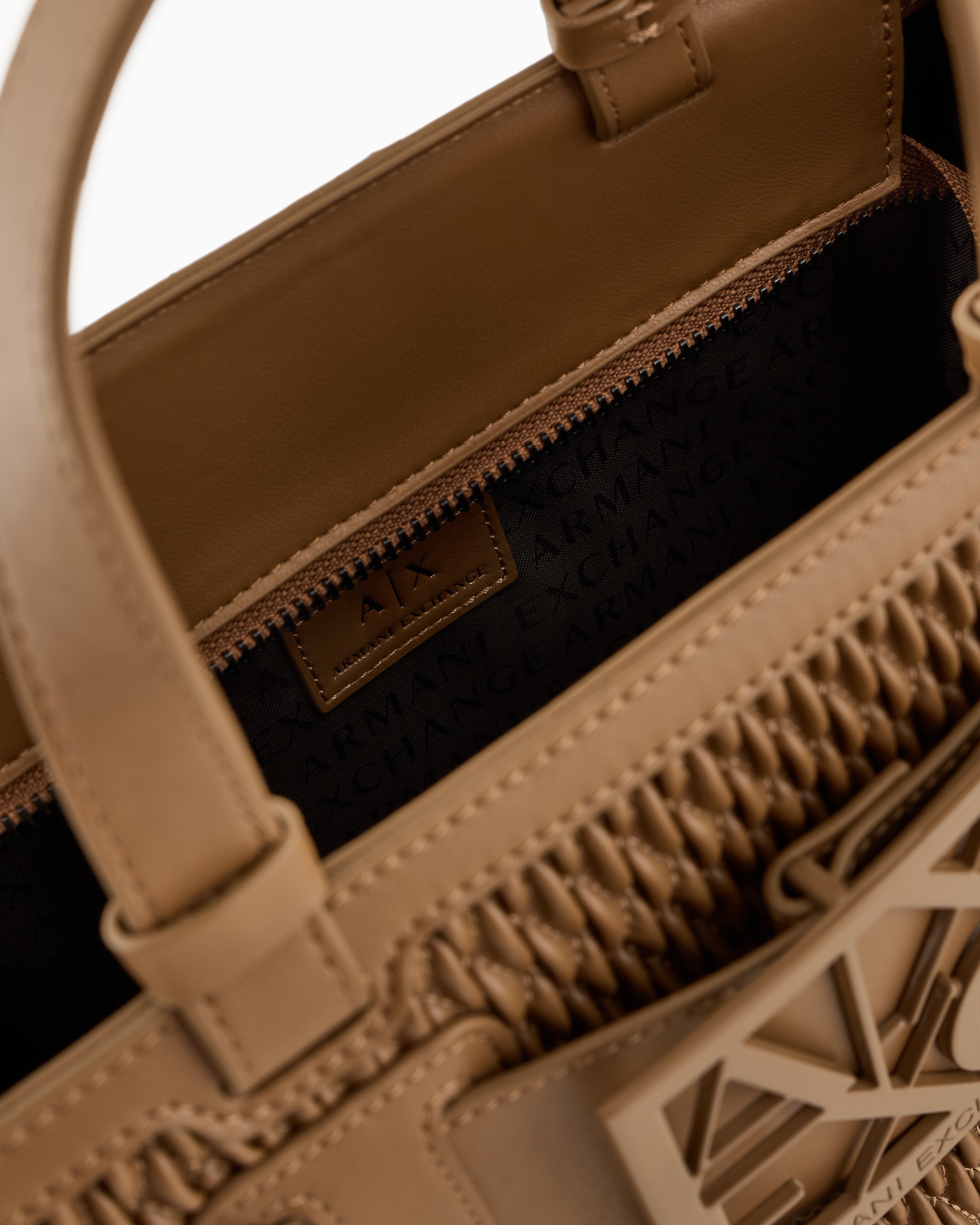 BOXロゴバックル キルティングミニハンドバッグ | Armani Exchange