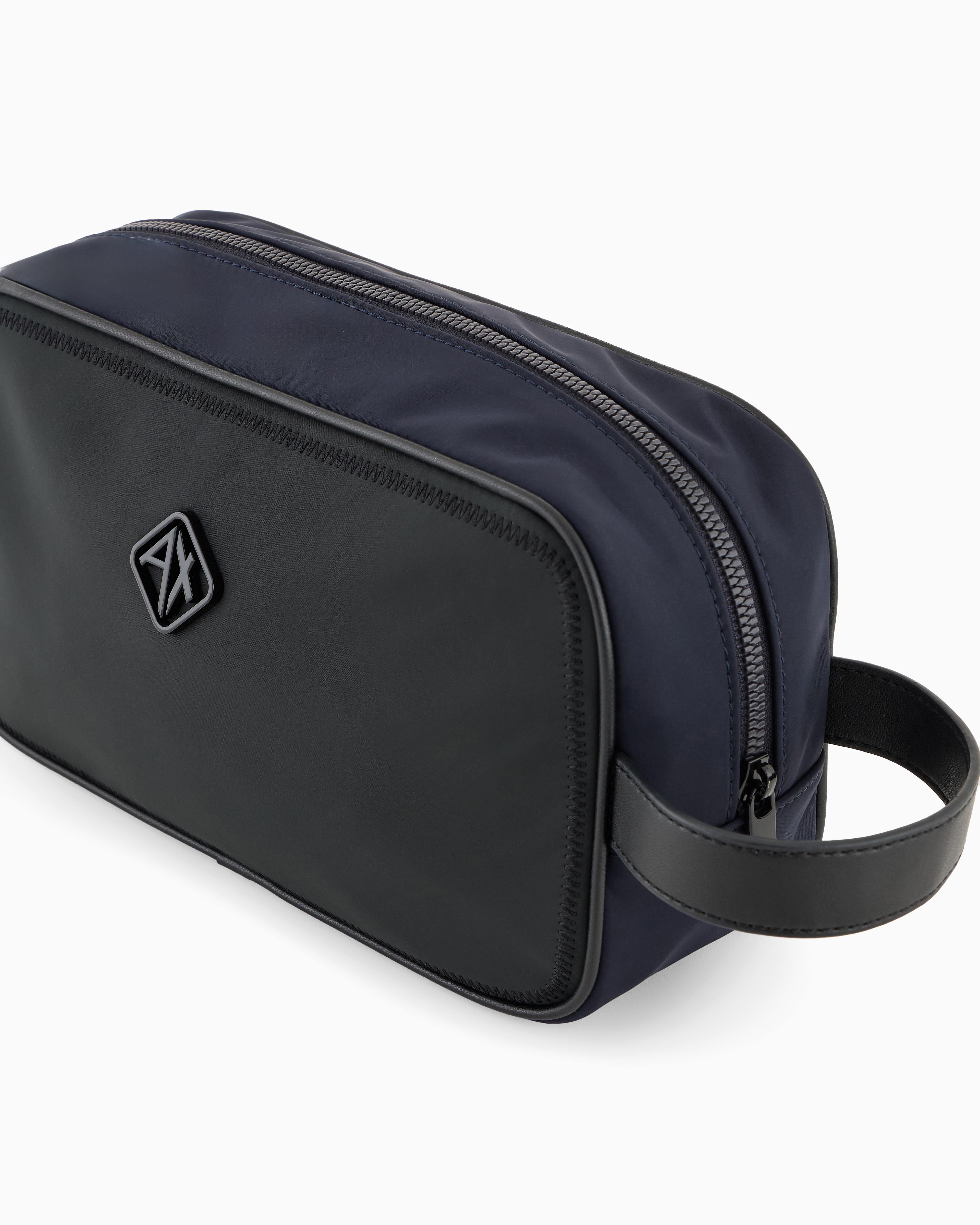 Beauyt case with nylon zip with logo