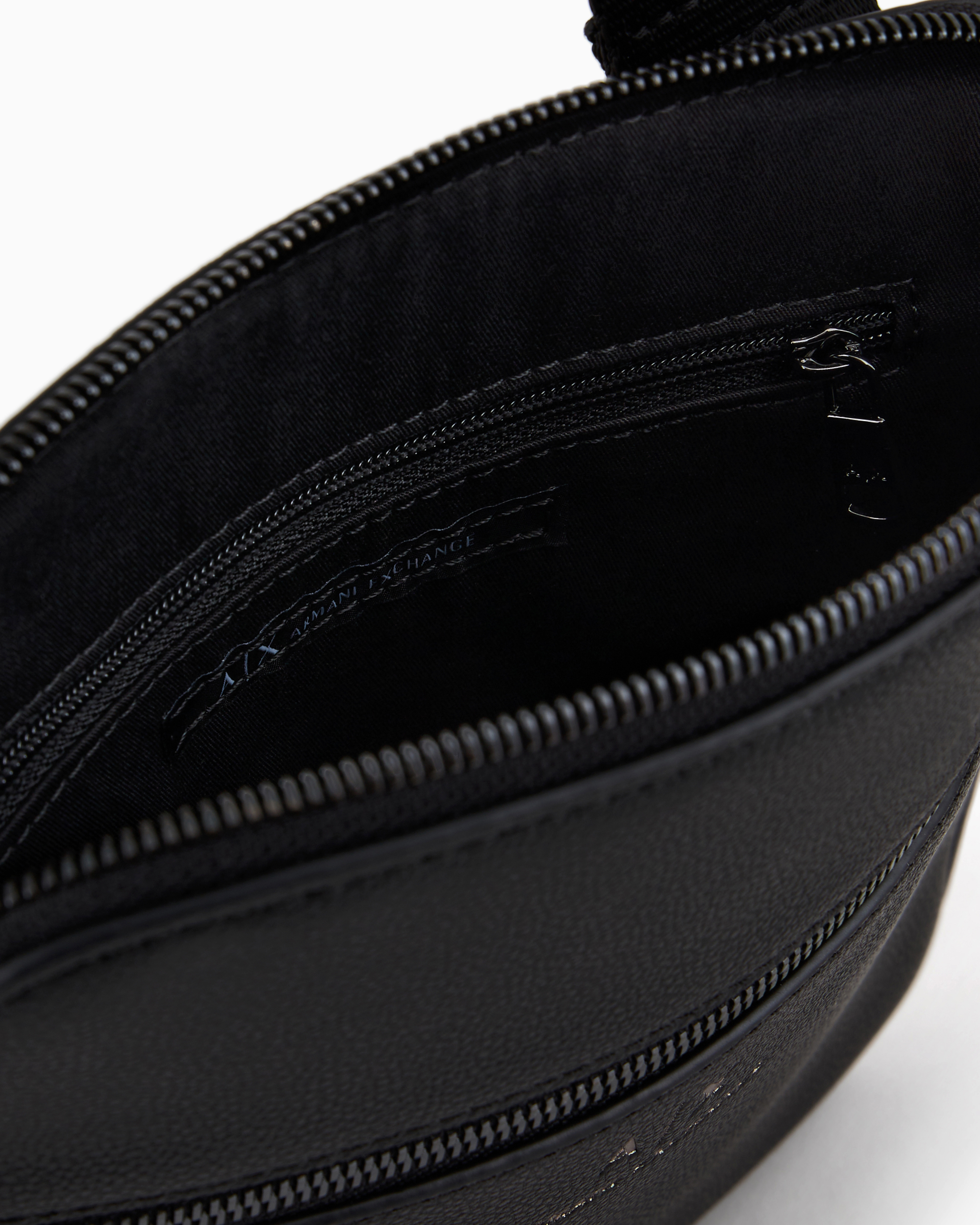 黒 ショルダーバッグ ファスナー式 GIORGIO ARMANI ARMANI EXCHANGE ショルダーバッグ 「A|X アルマーニ