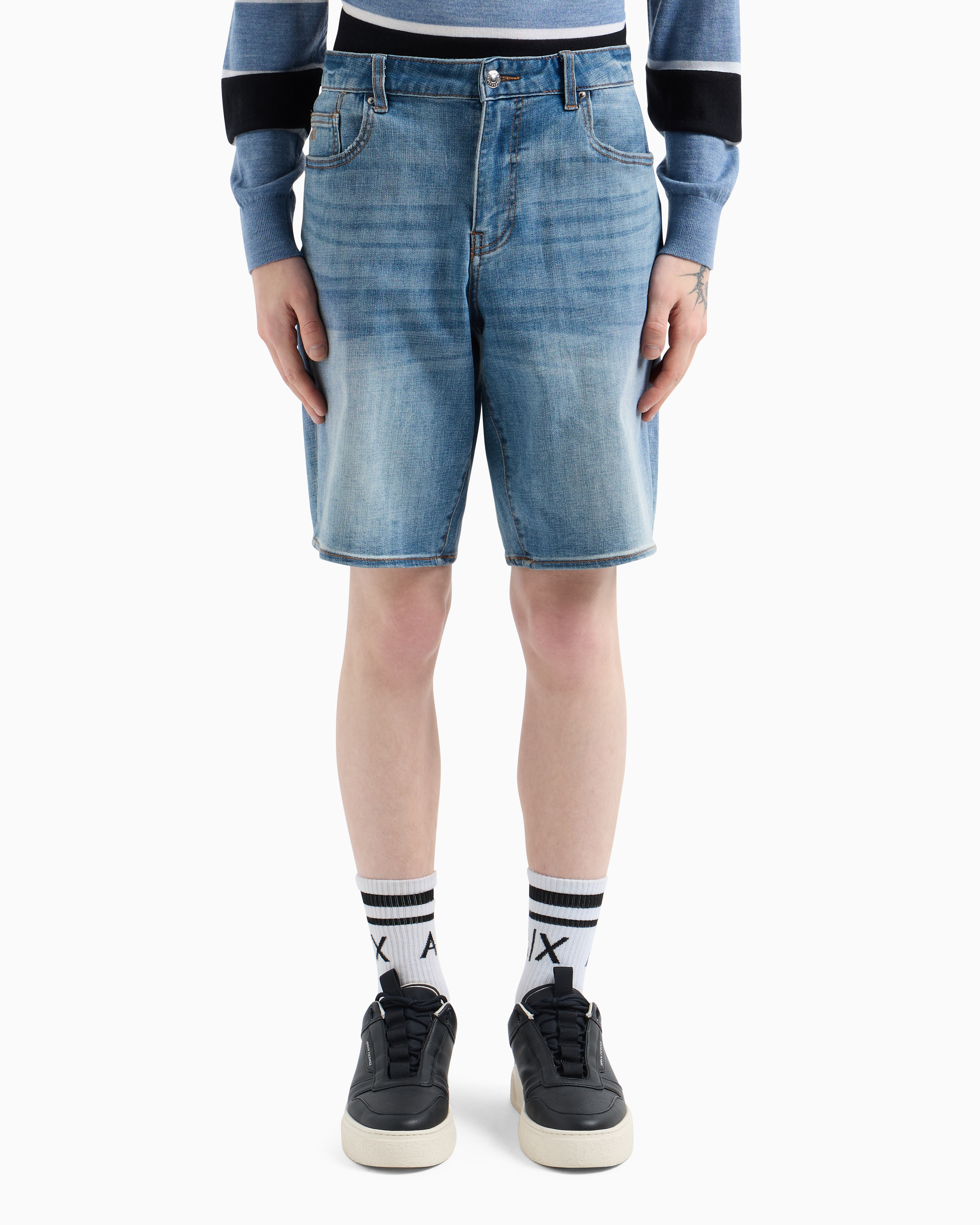 Cotton denim shorts with contrast stitching