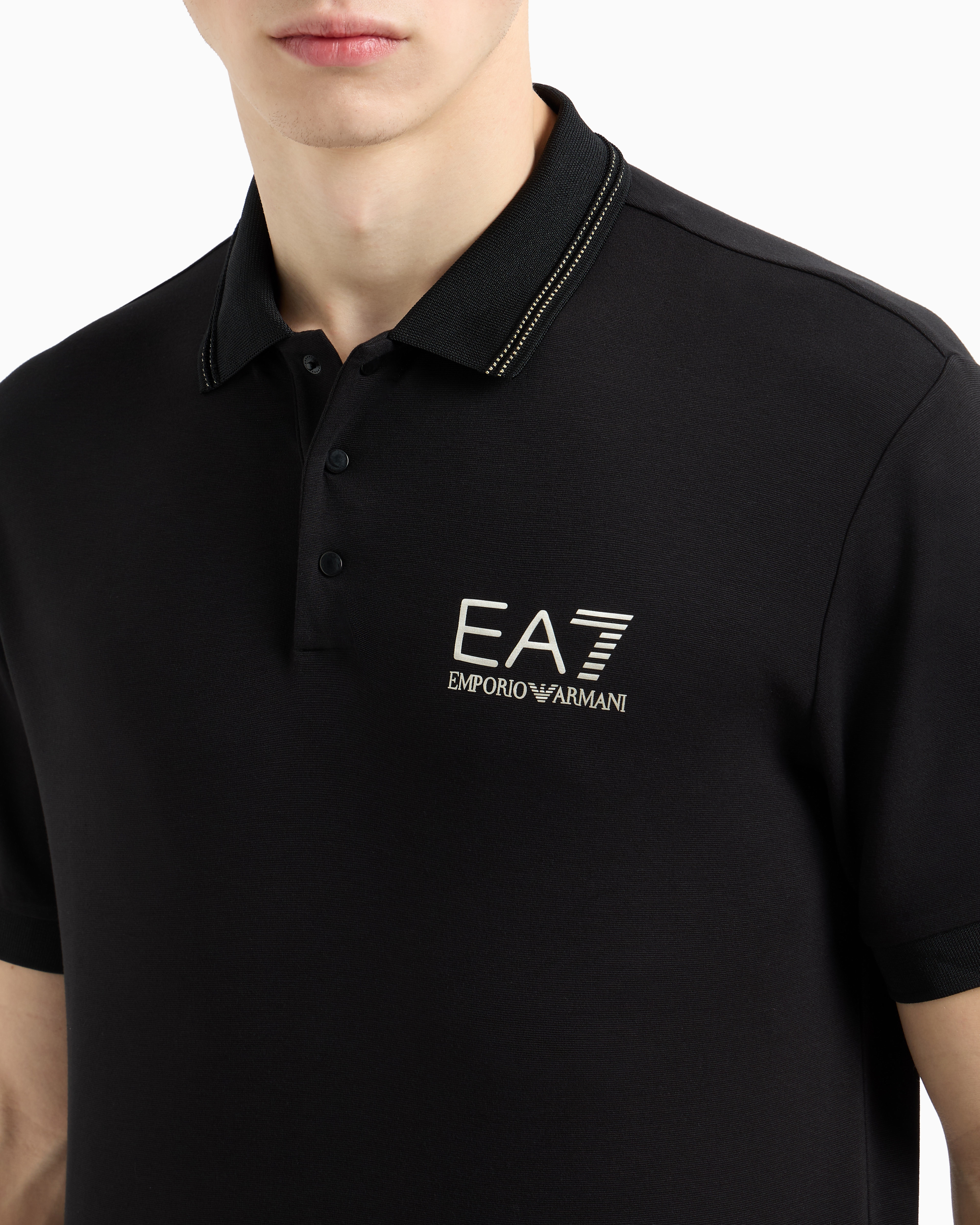 7M000300_AF13739_UC001_A_SS202