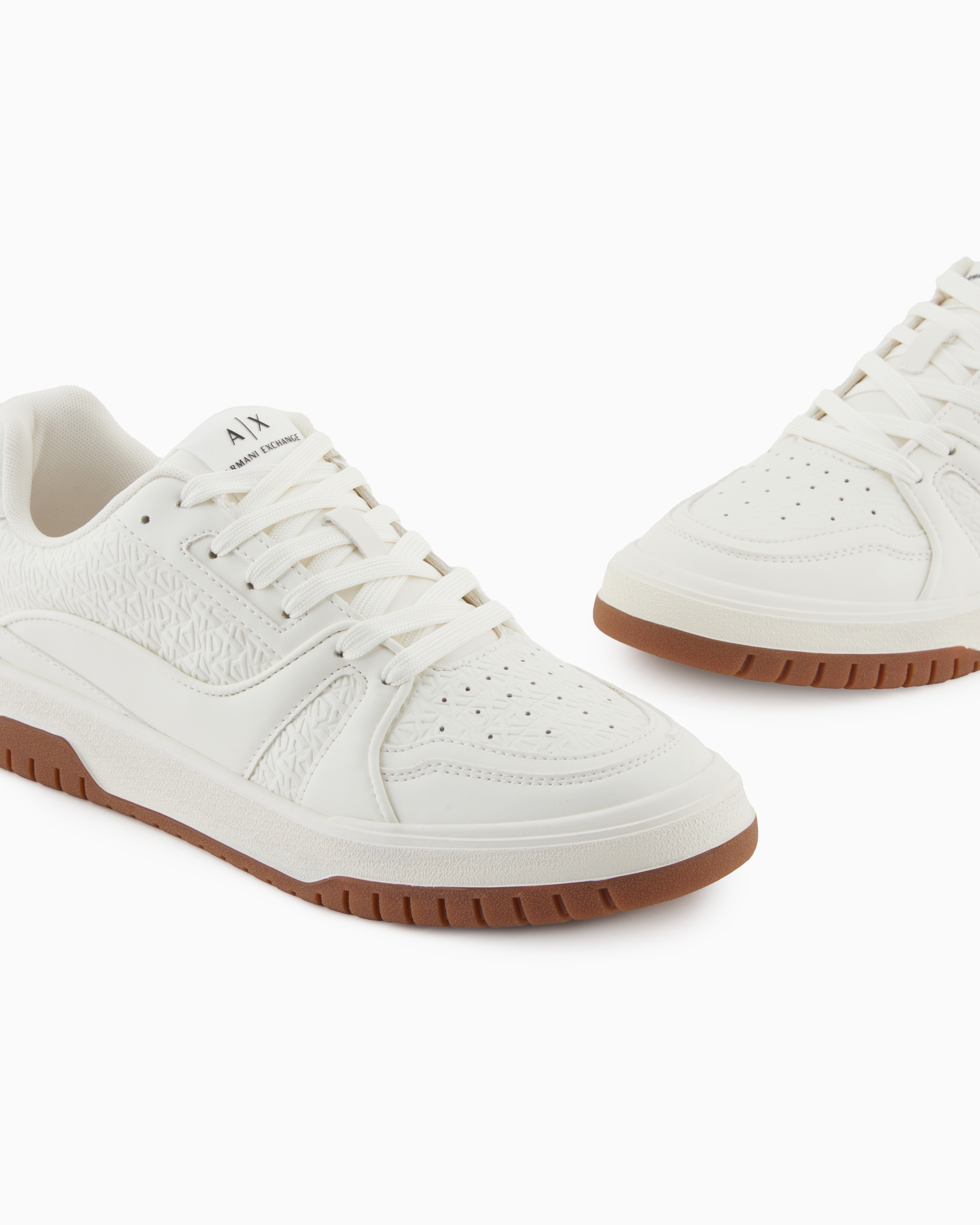 Sneakers with contrasting inserts