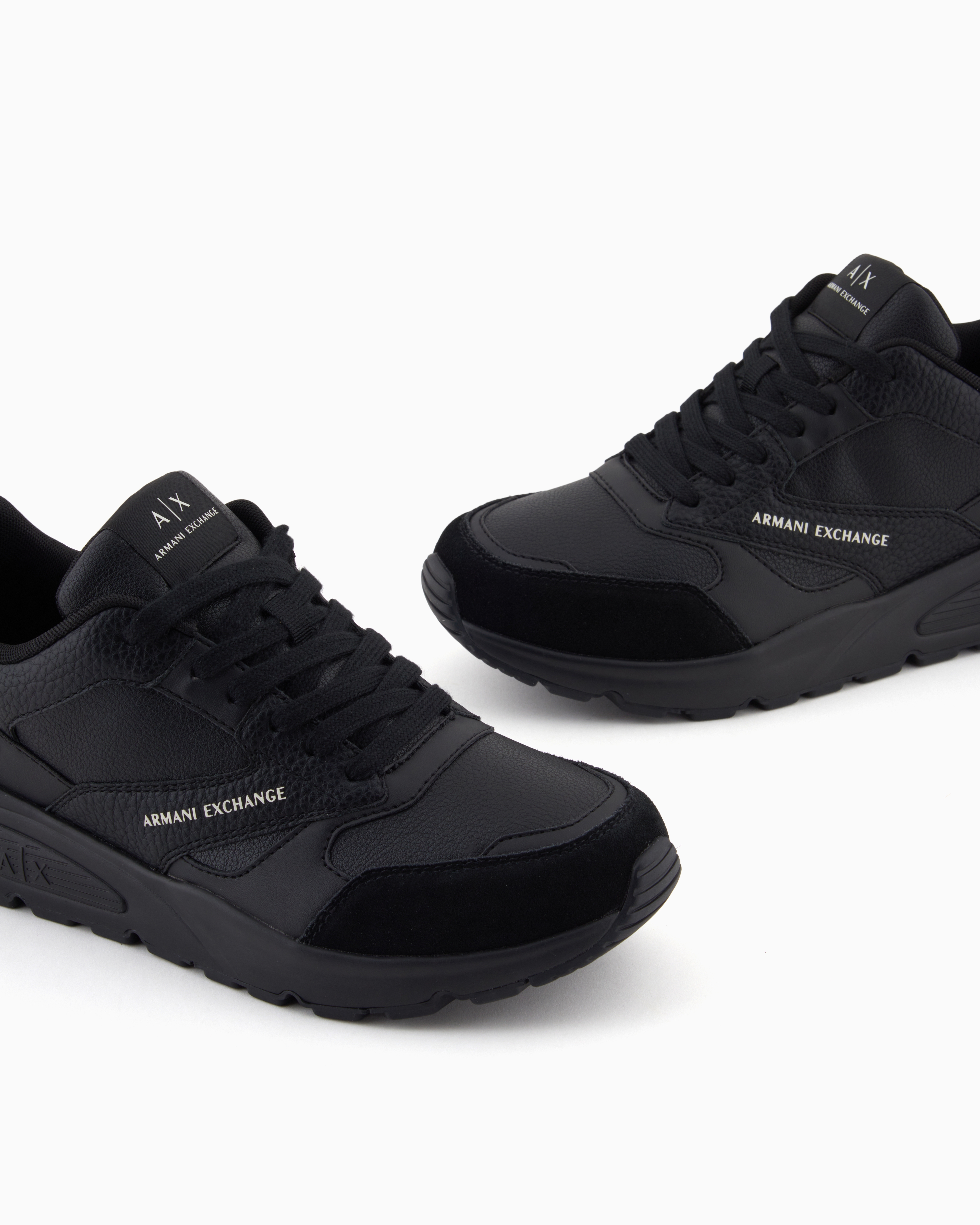 Sneakers with contrasting inserts