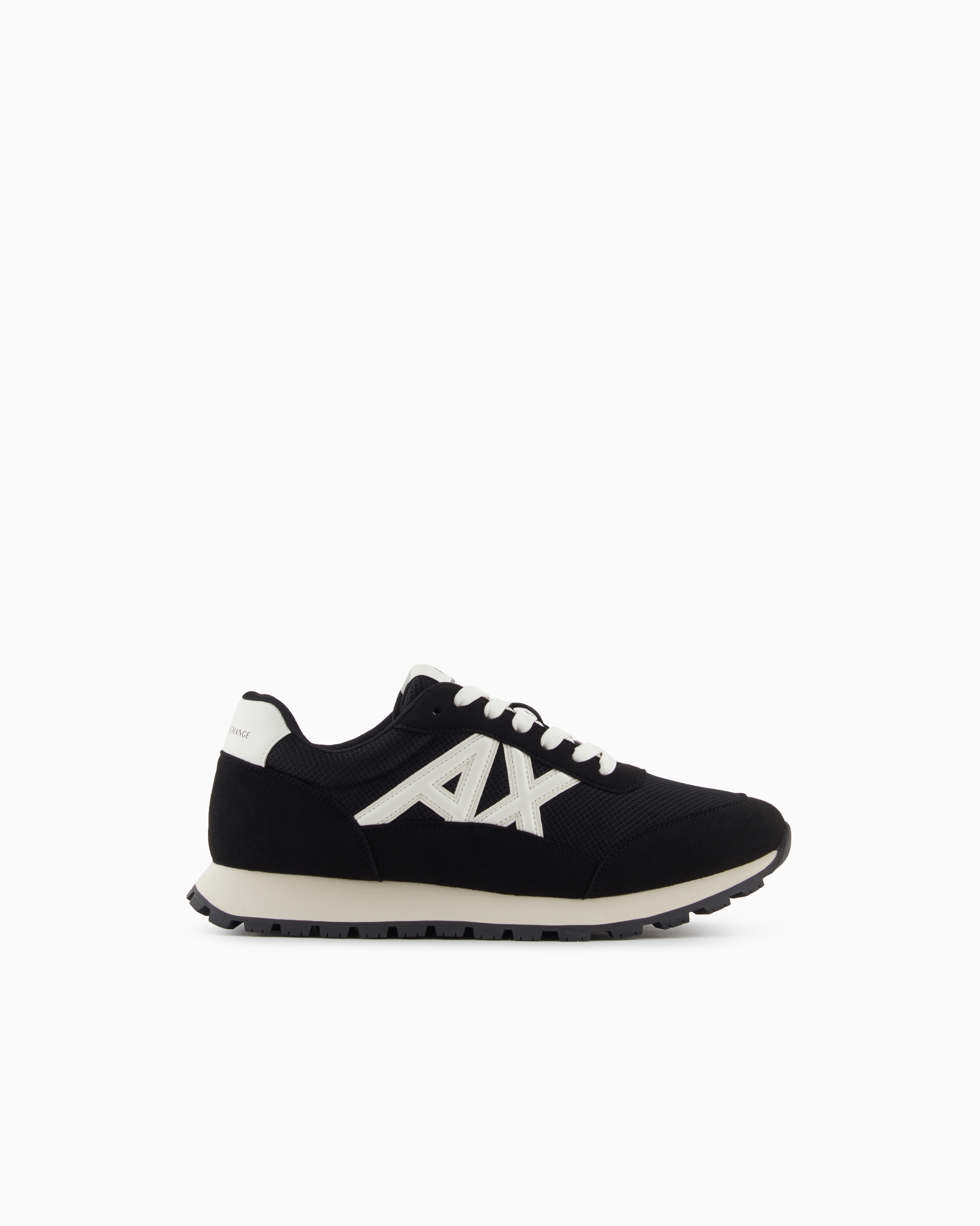 Sneakers with contrasting logo