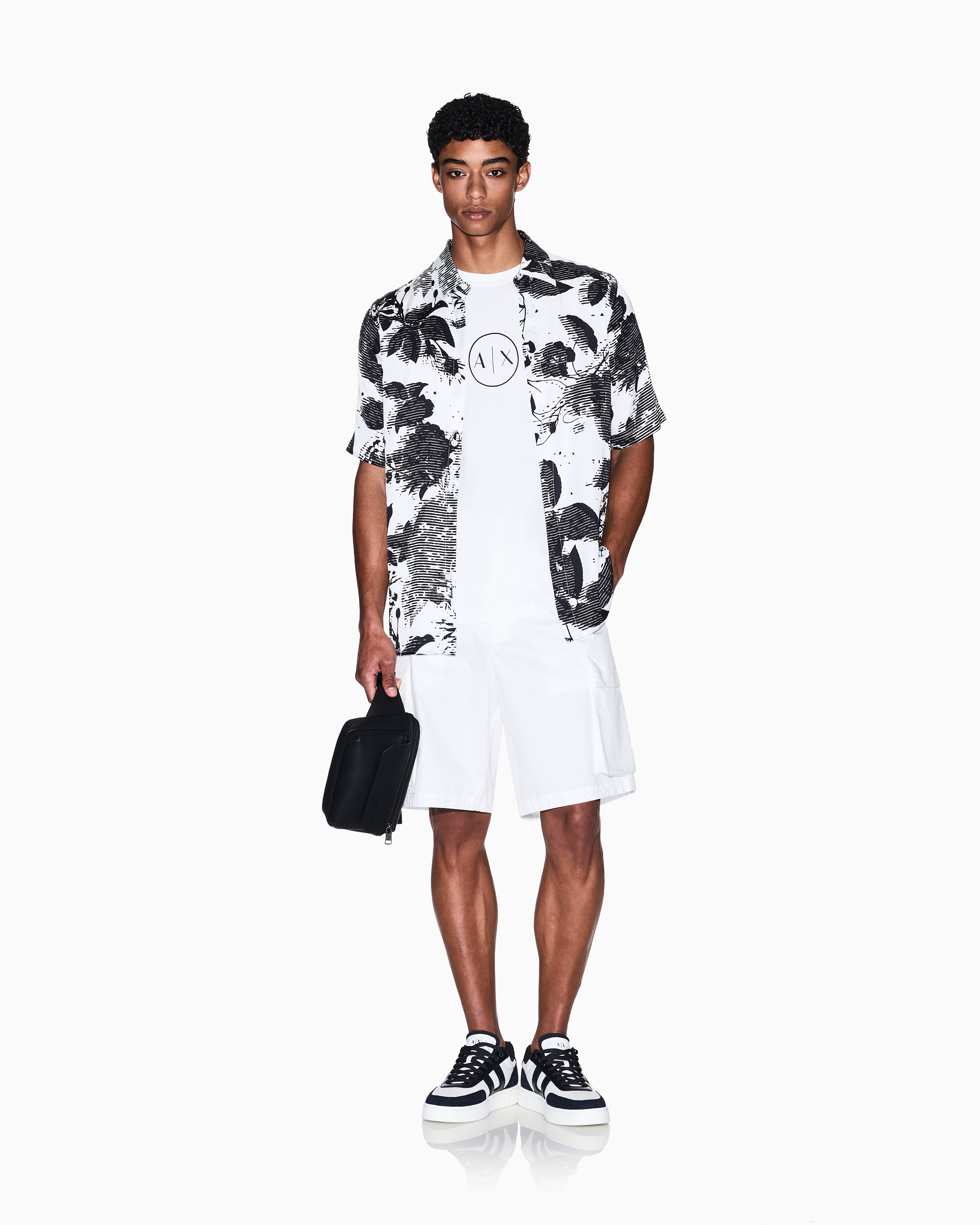 Armani Exchange - Regular fit T-shirt with round logo, Man, White, Size: