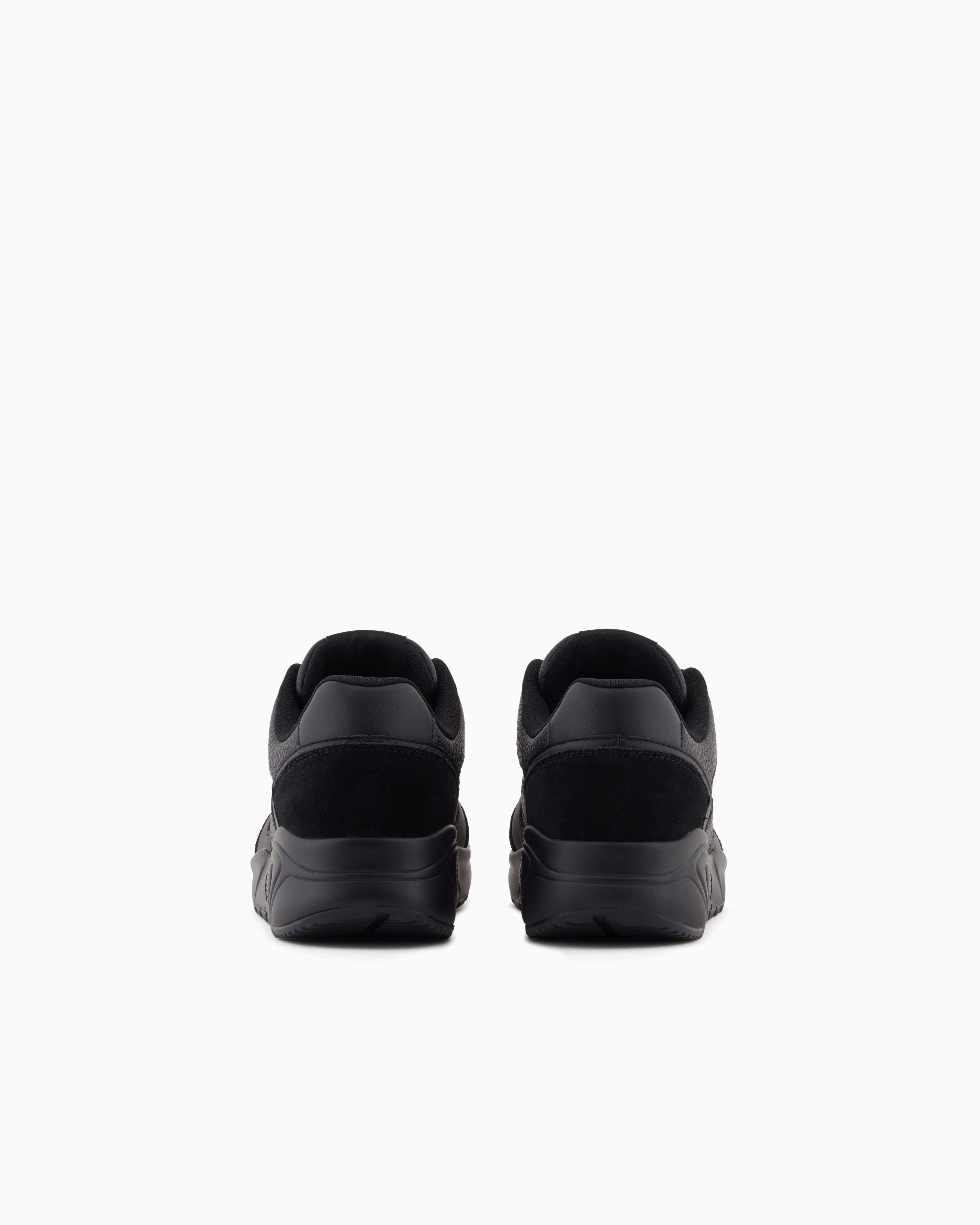 Sneakers with contrasting inserts