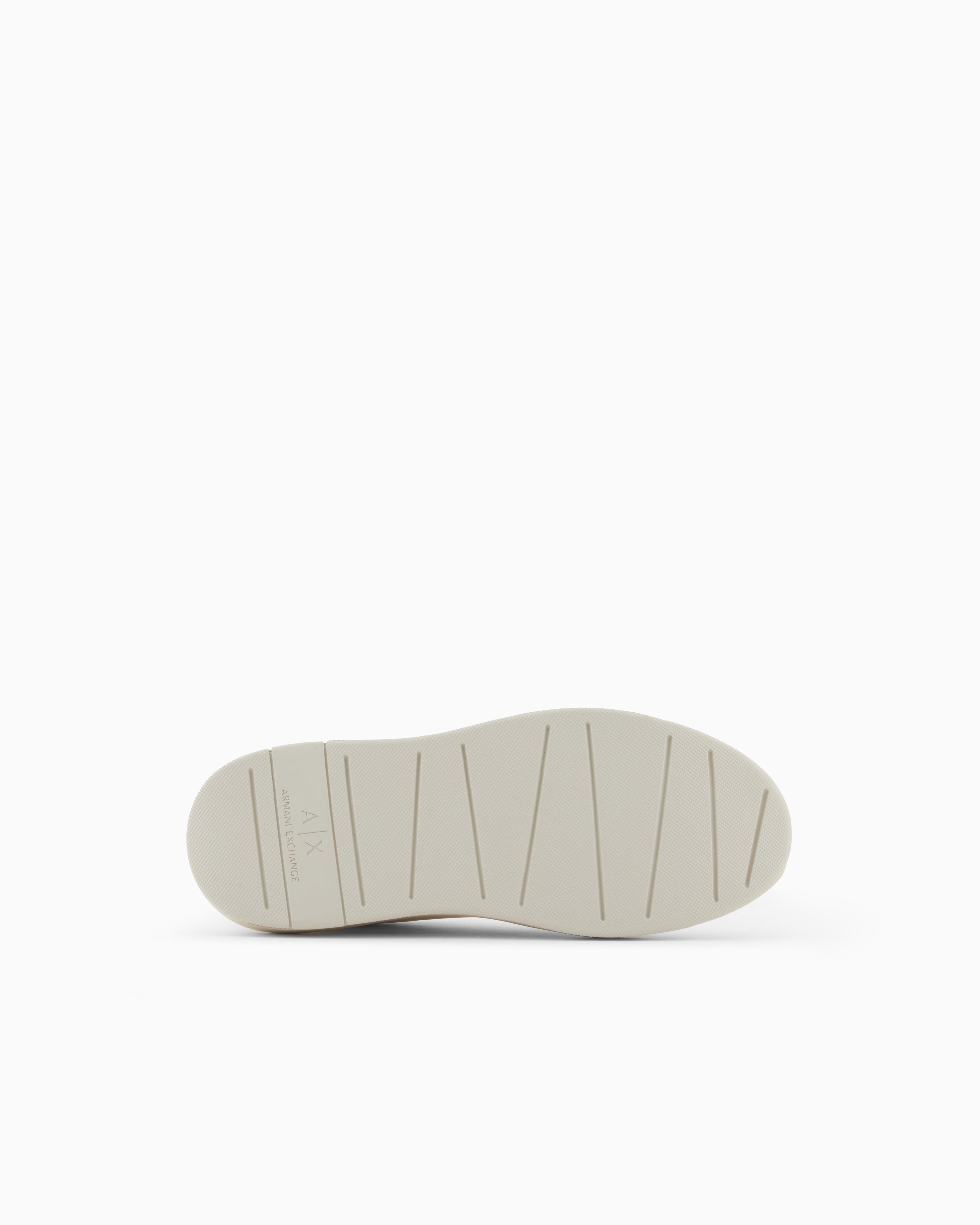 Sneakers with detail on the back