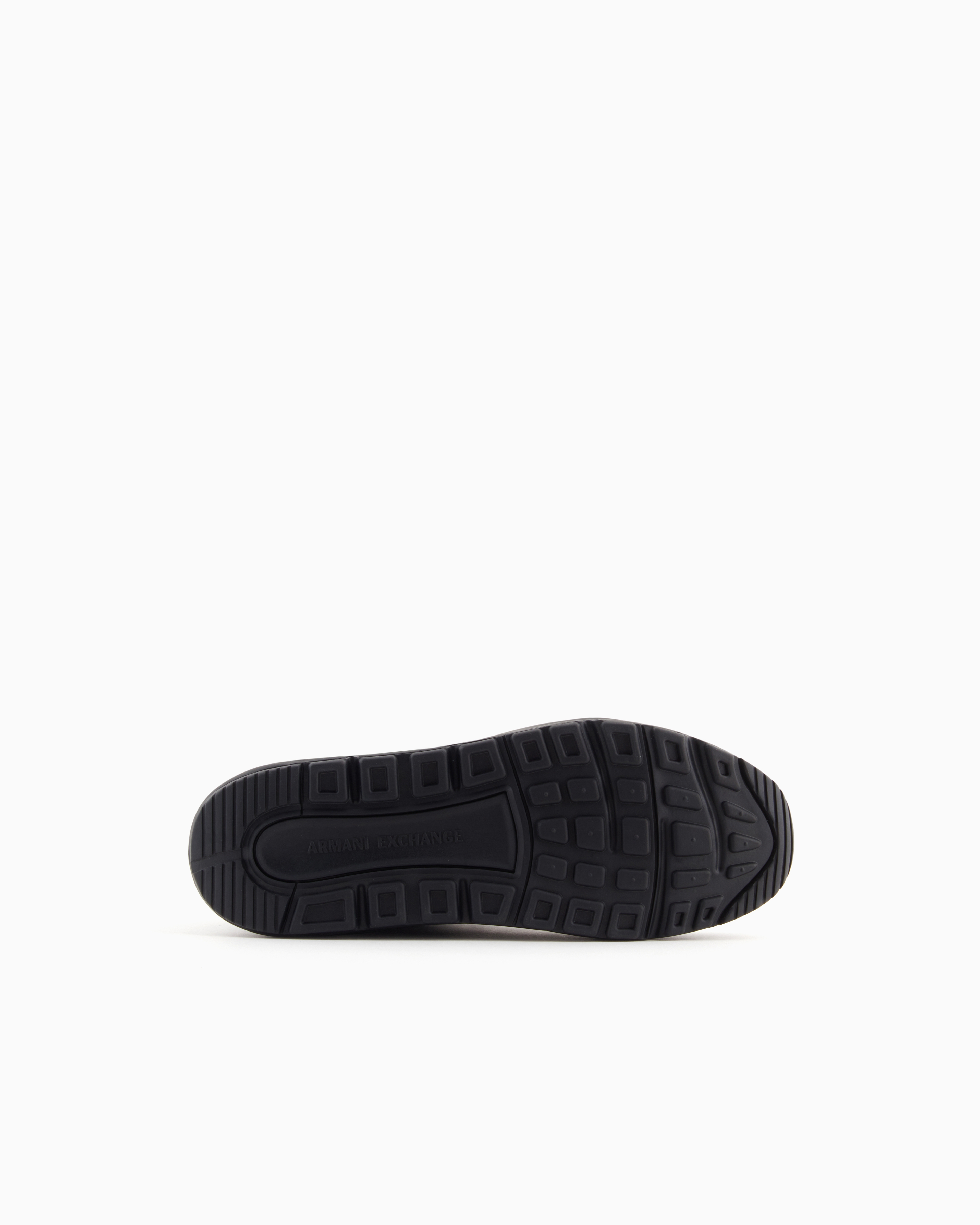 Sneakers with contrasting inserts