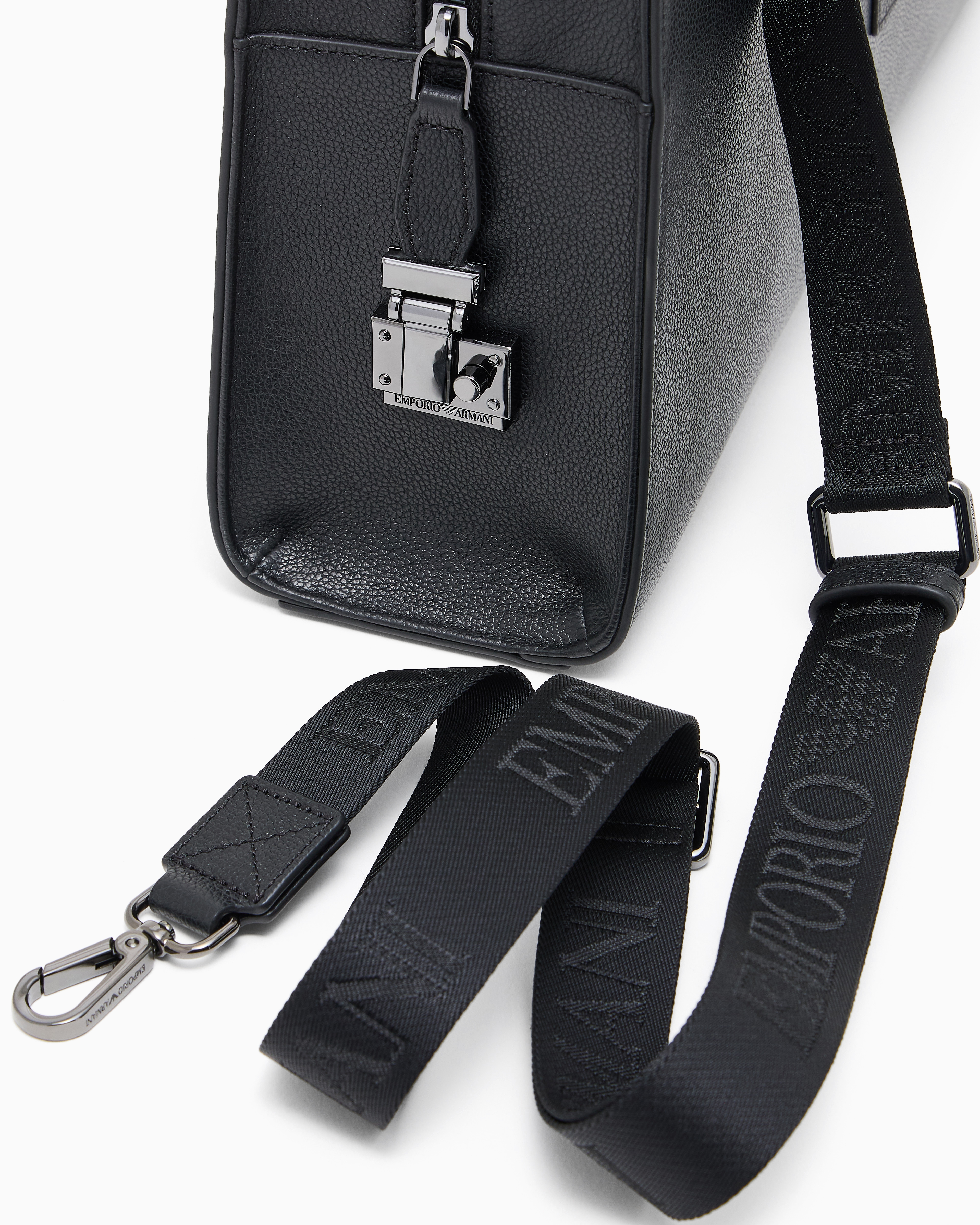 EM001574_AF13788_UC001_B_FW202