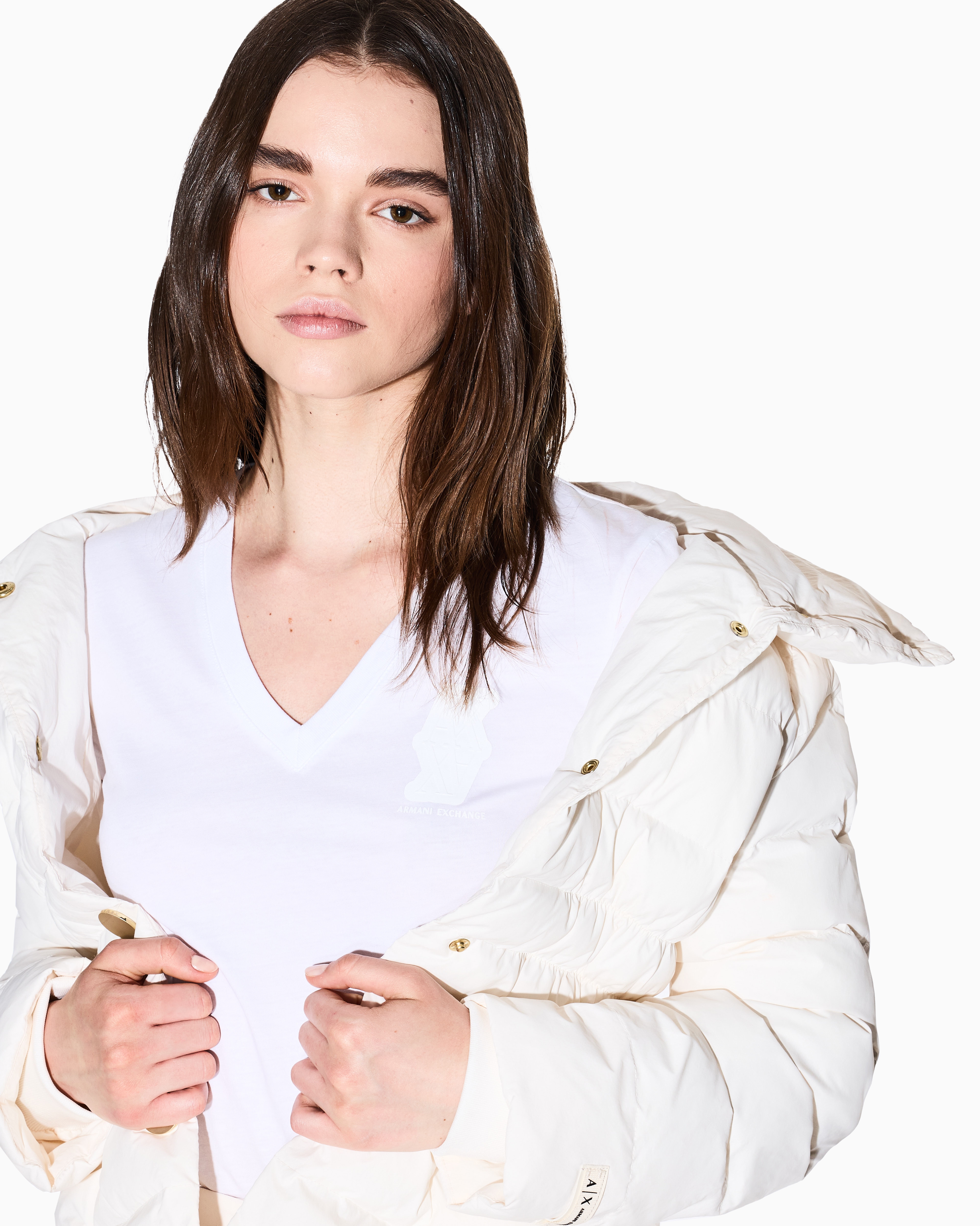 V-neck T-shirt with metal logo