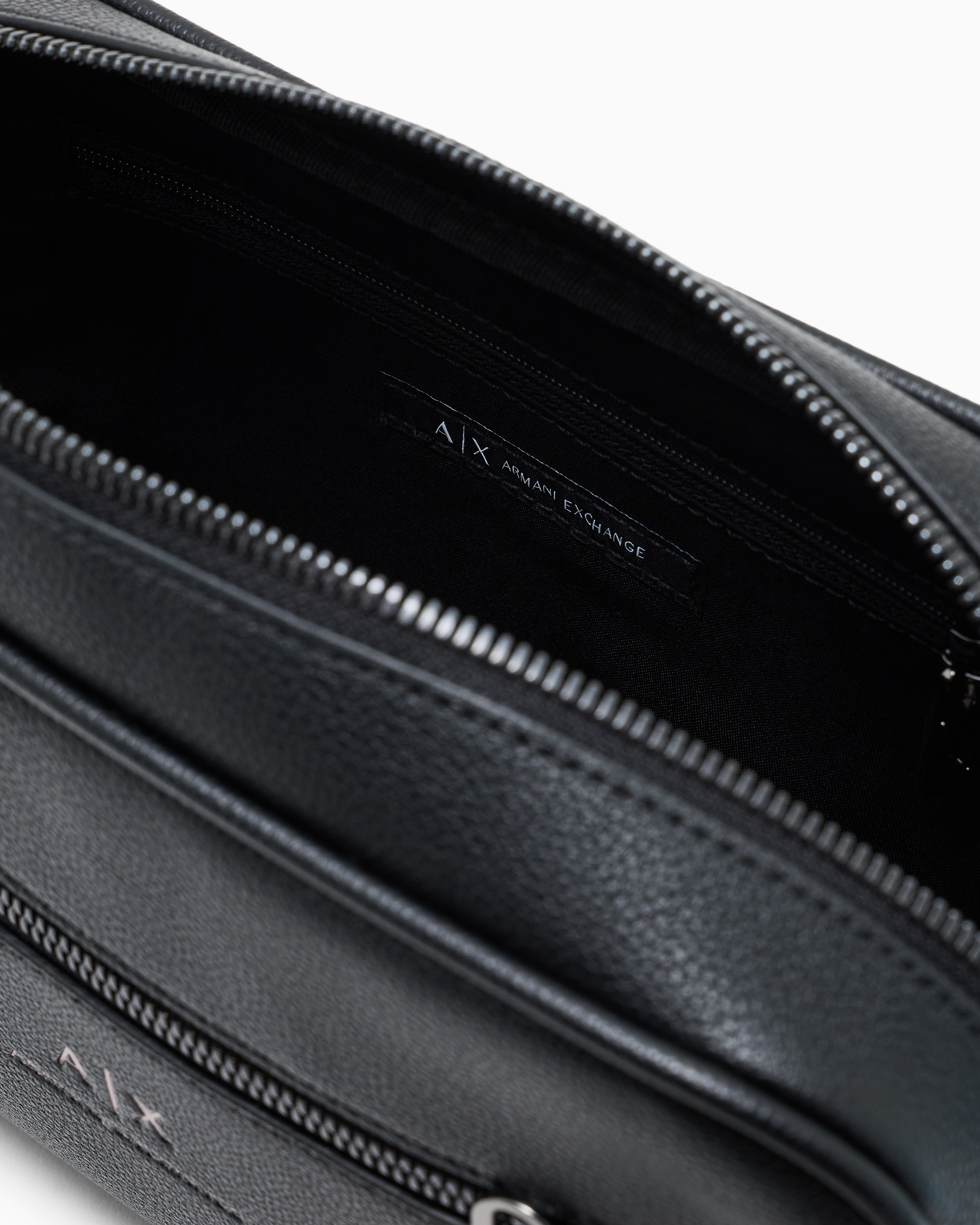Emporio Armani ロゴポーチ 958446_CC830_00020_A_FW2025.jpg