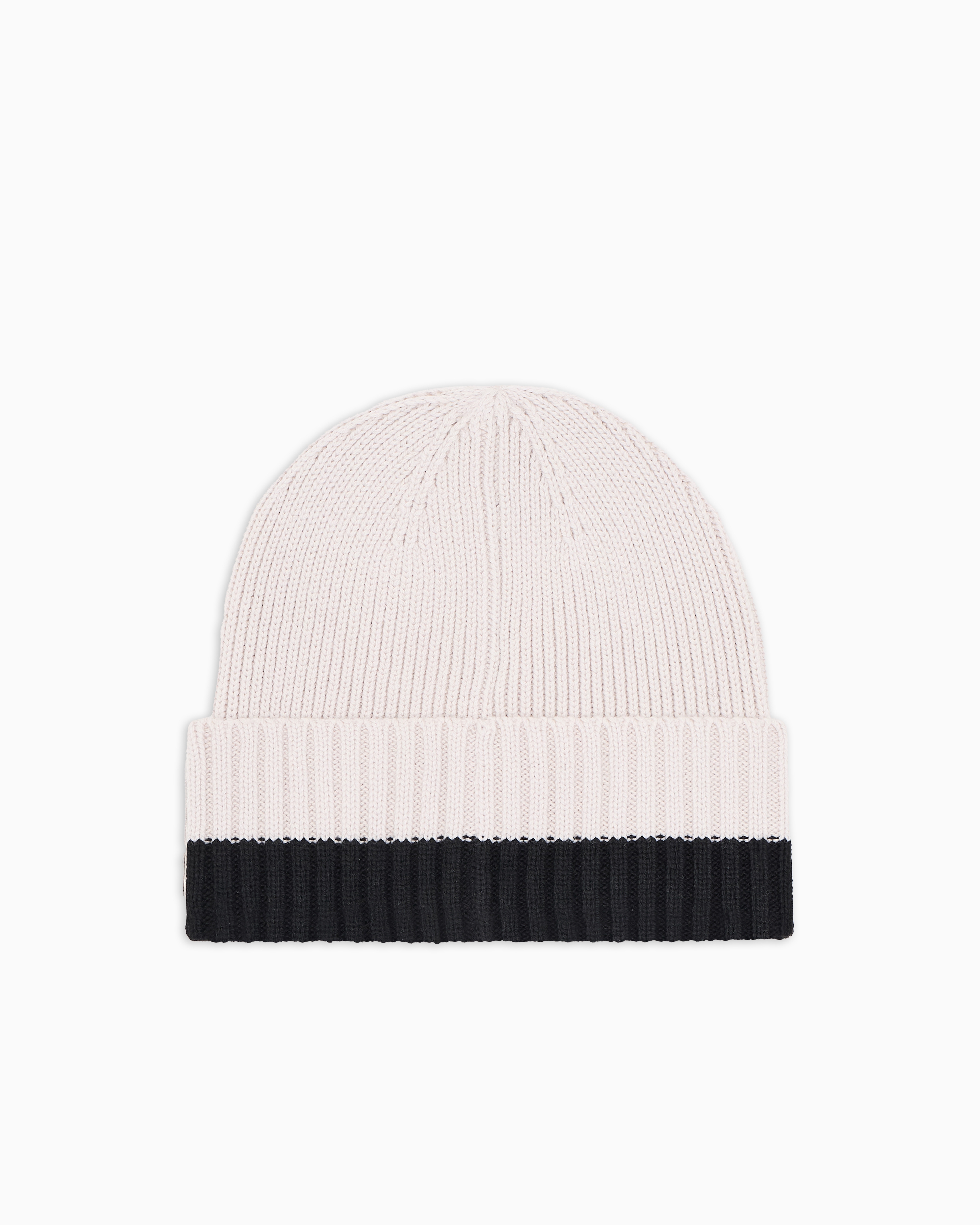 Cap with ribbed profile
