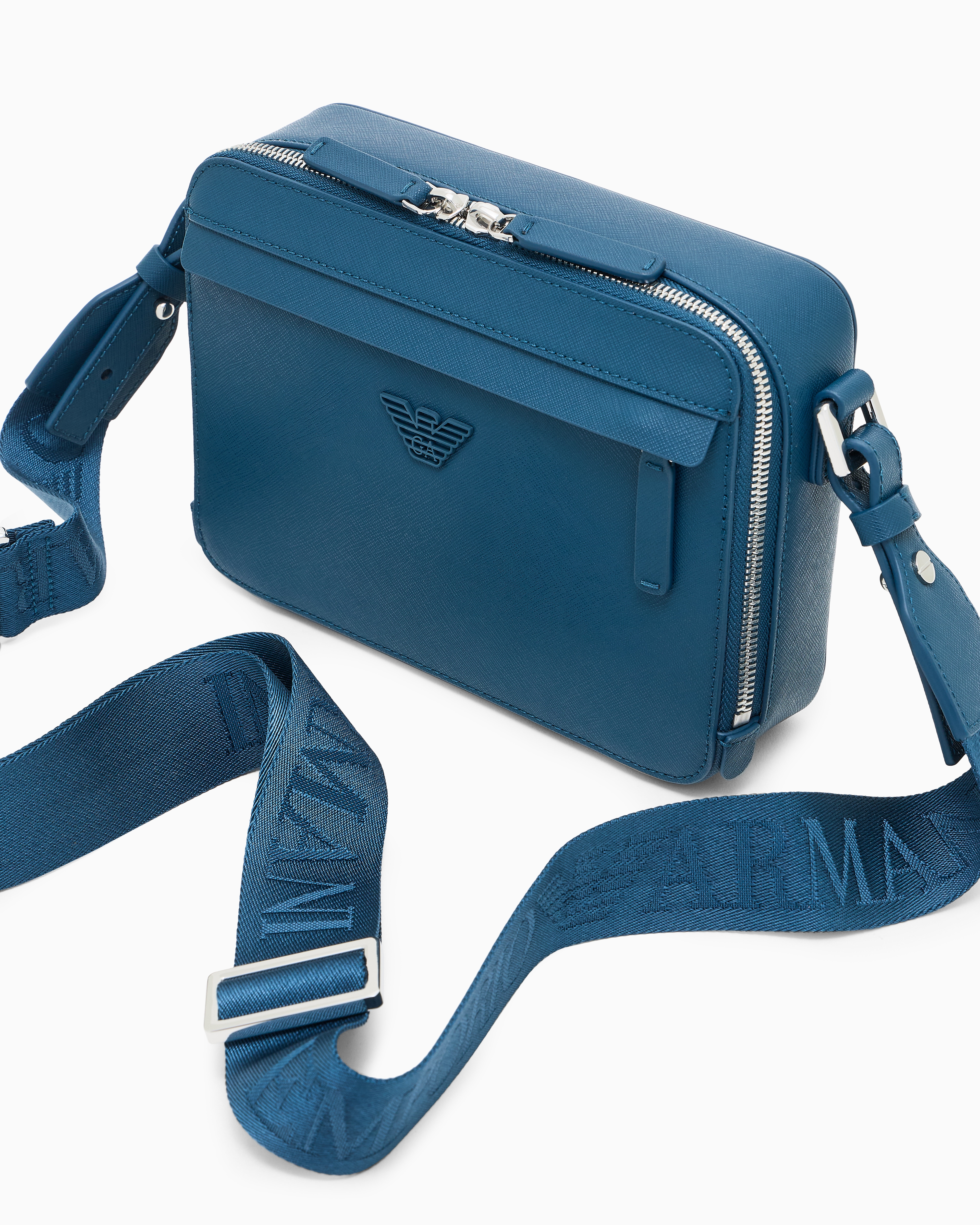 EM001186_AF13805_U9233_B_FW202