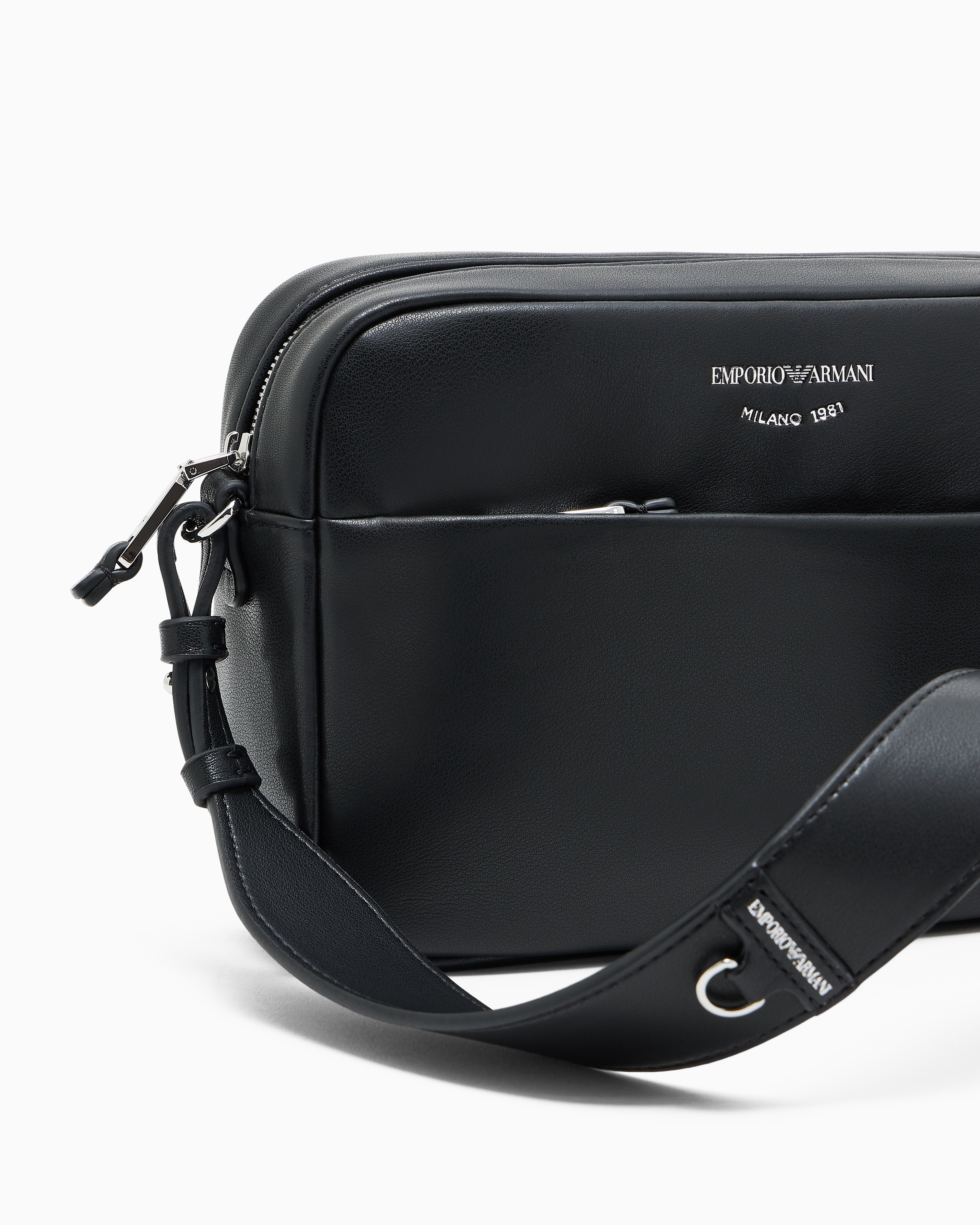 ✨美品✨ EMPORIO ARMANI カメラケース レザー　ショルダーバッグ カメラケース レザー ショルダーストラップ付き | Emporio Armani