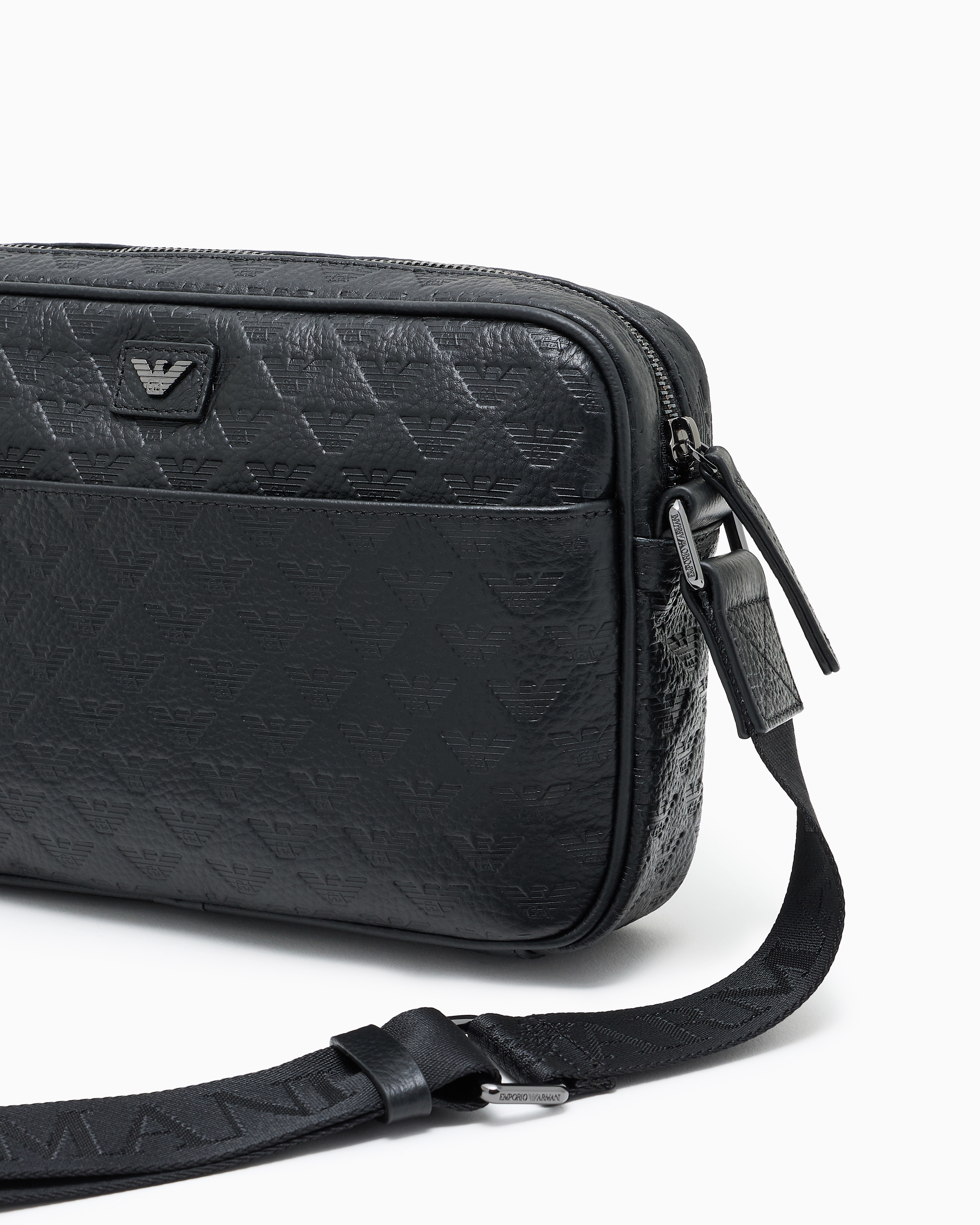 極美品✨EMPORIO ARMANI ショルダーバッグ 本革 総柄 ブラック ショルダーバッグ レザー オールオーバーエンボスイーグル