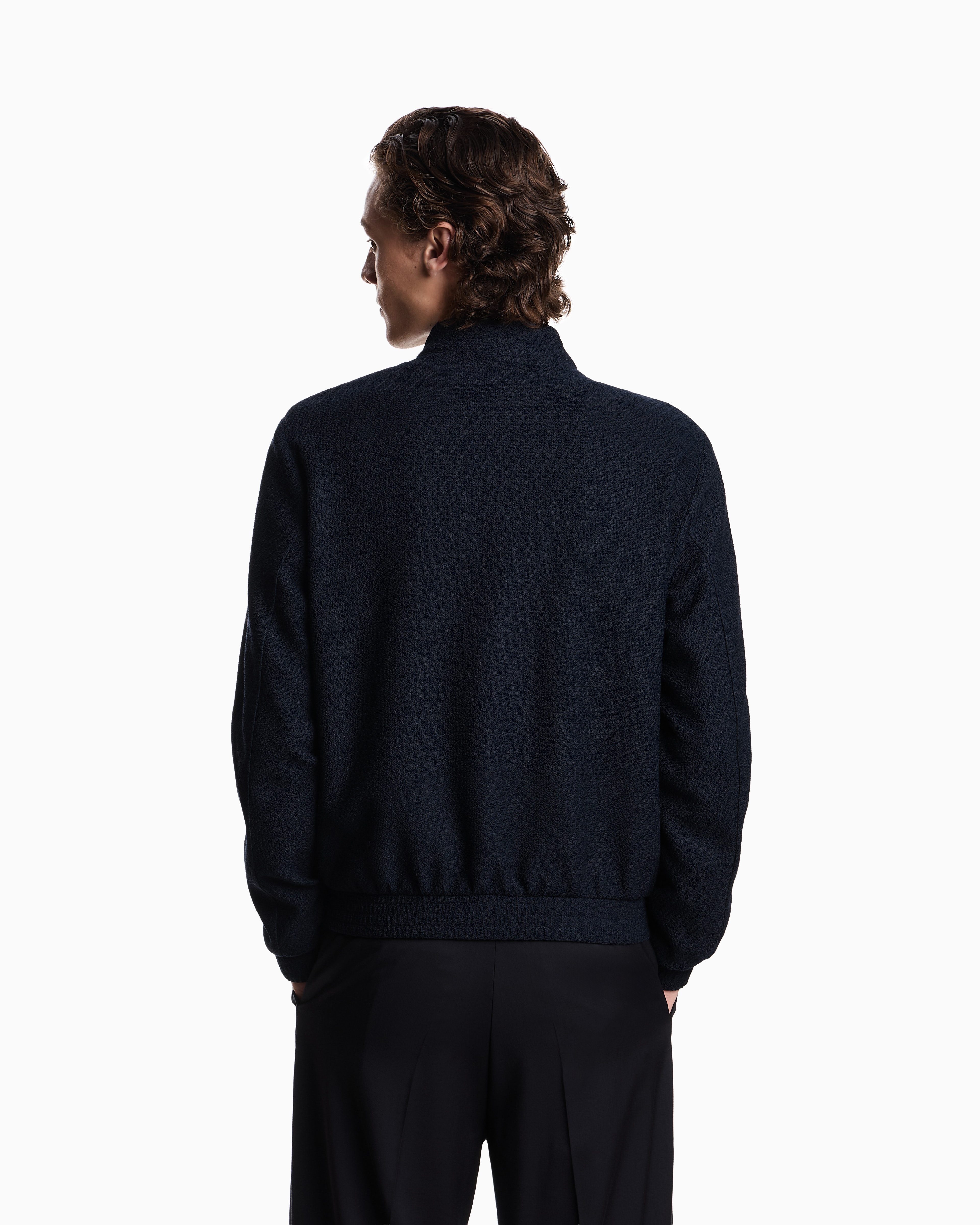 EM000185_TE17019_UB109_R_FW202