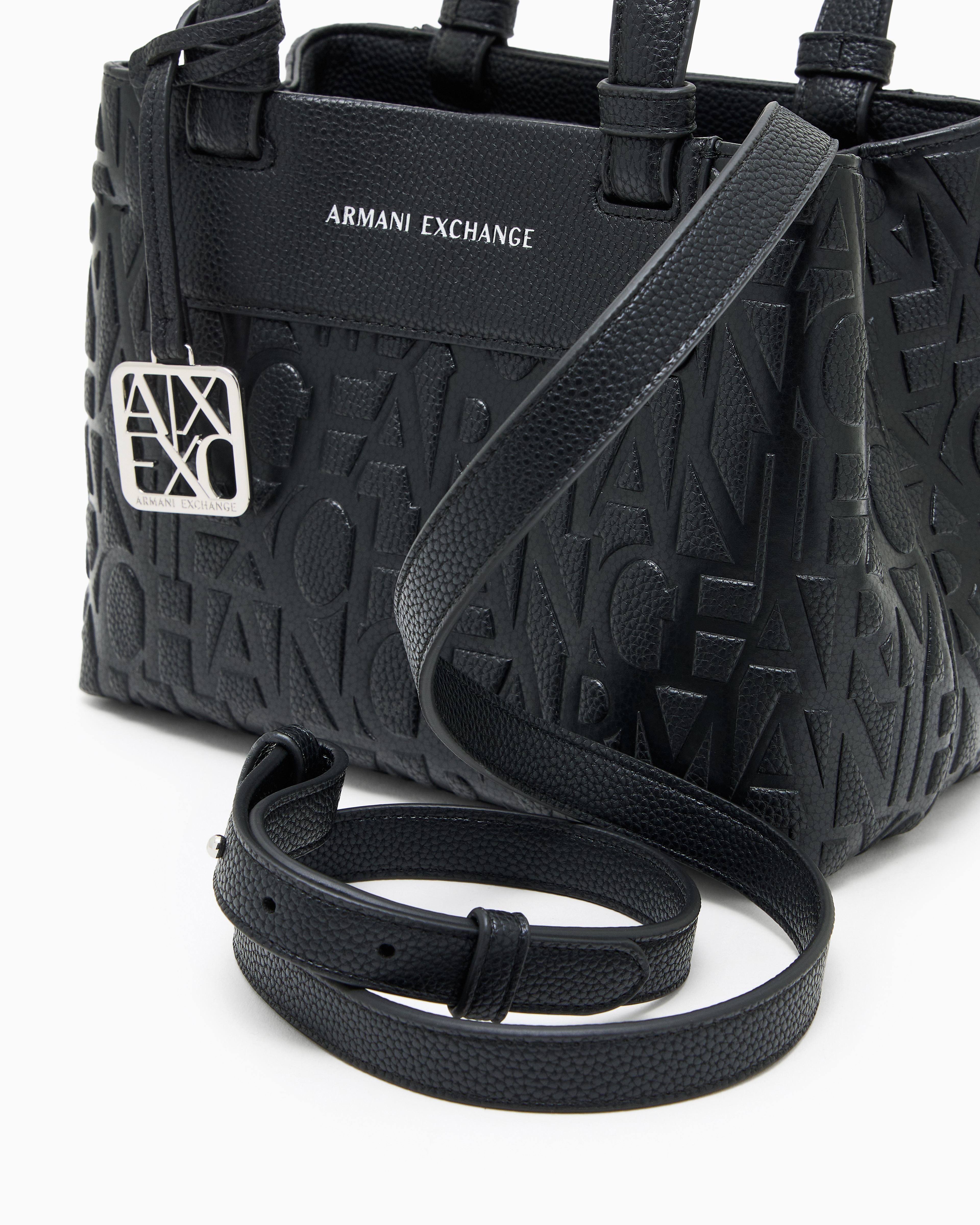 ARMANI オールオーバーマキシロゴスモールハンドバッグ undefined
