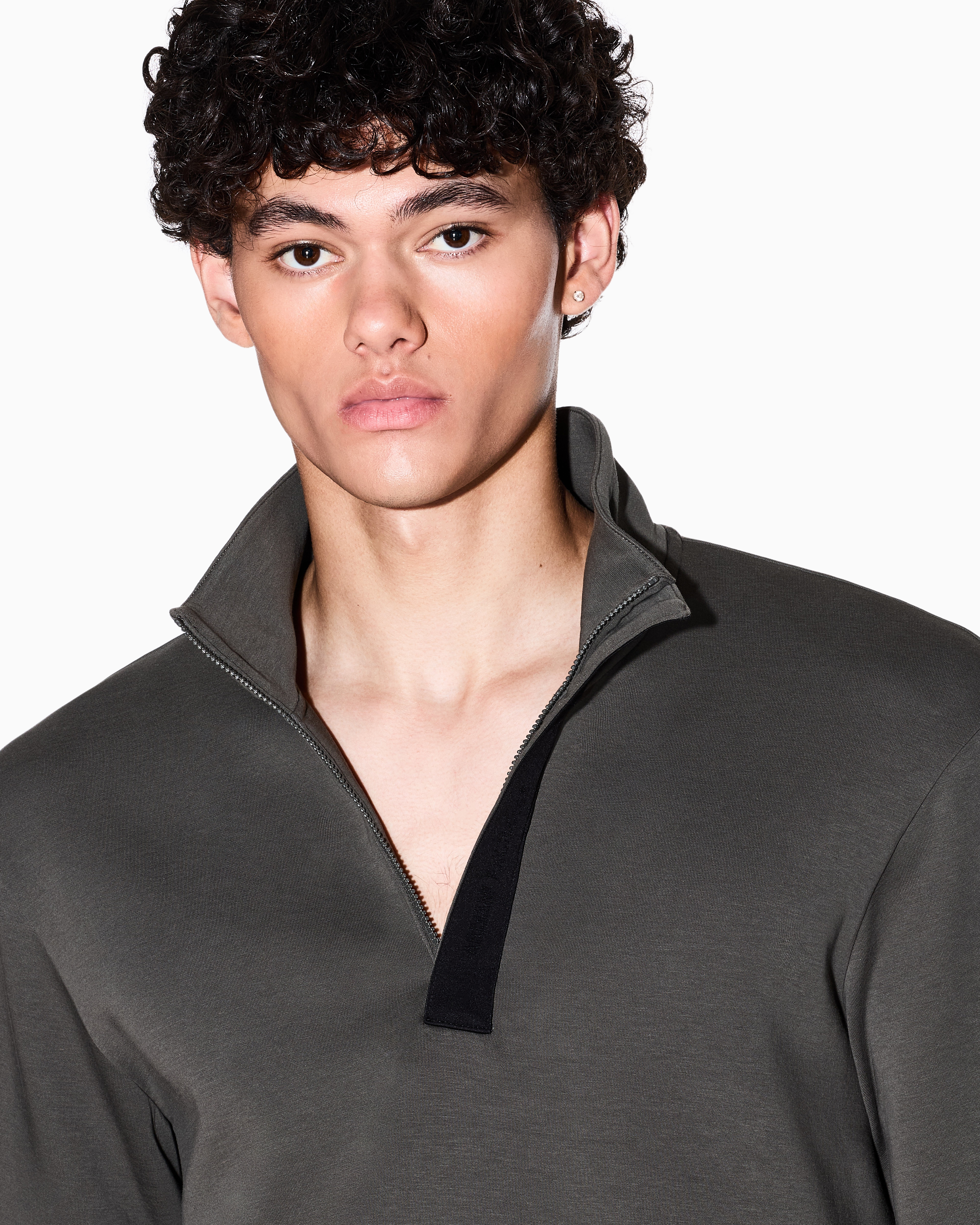 Sweatshirt with high neck and buttons