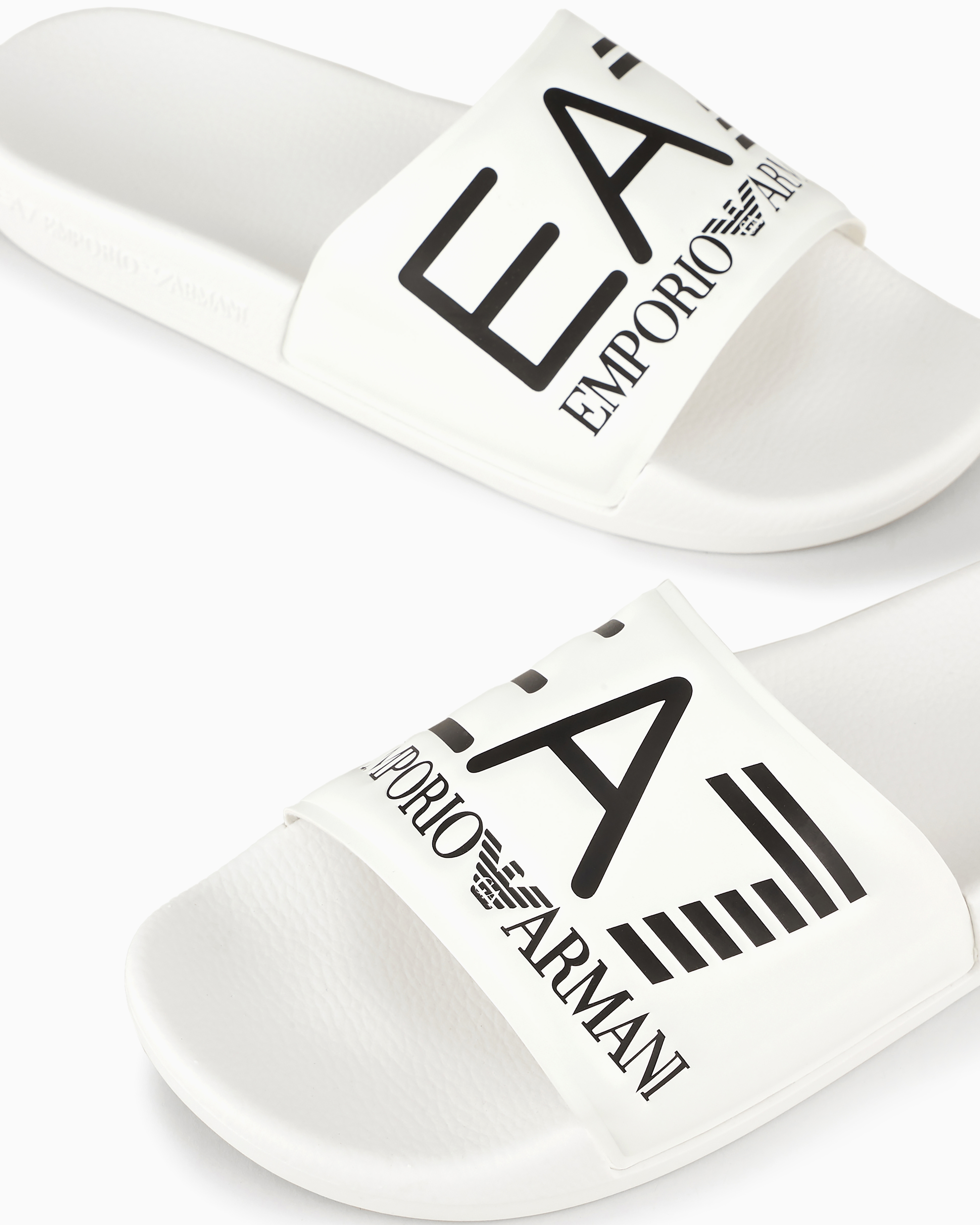 Sliders with oversized logo | EA7