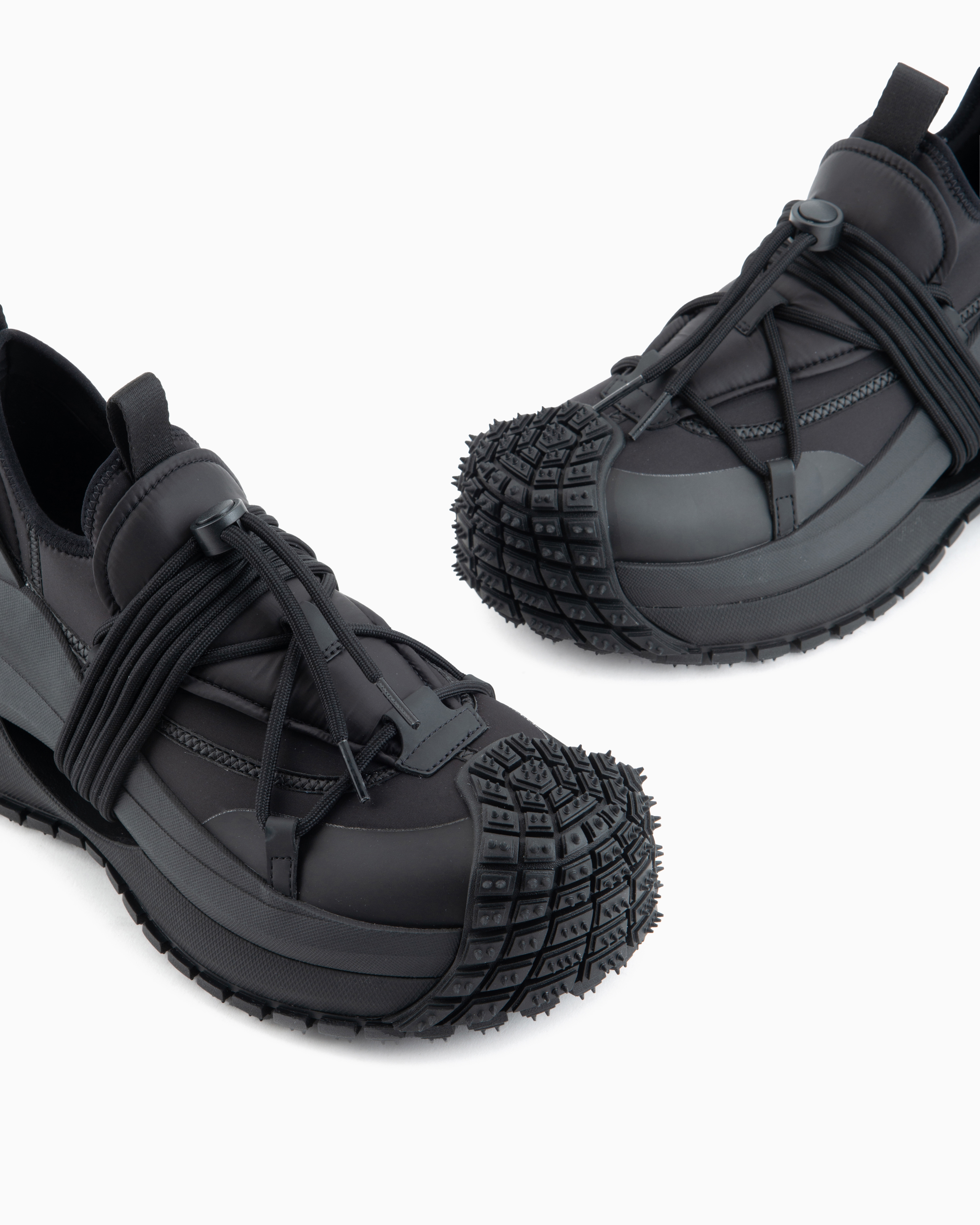 スニーカー ナイロン製 スキューバディテール＆ドローストリング