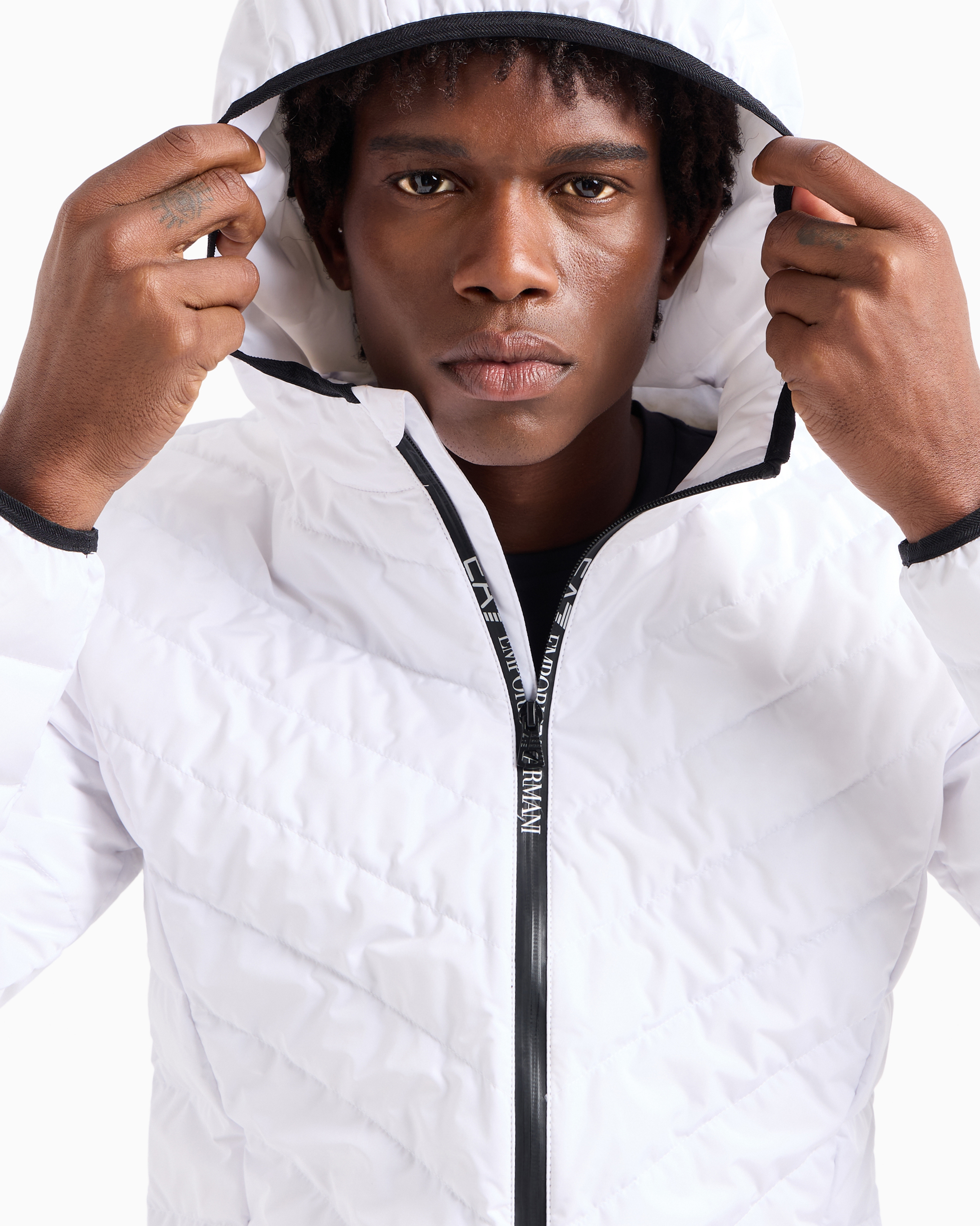 Premium Shield パッカブルフードダウンジャケット | EA7