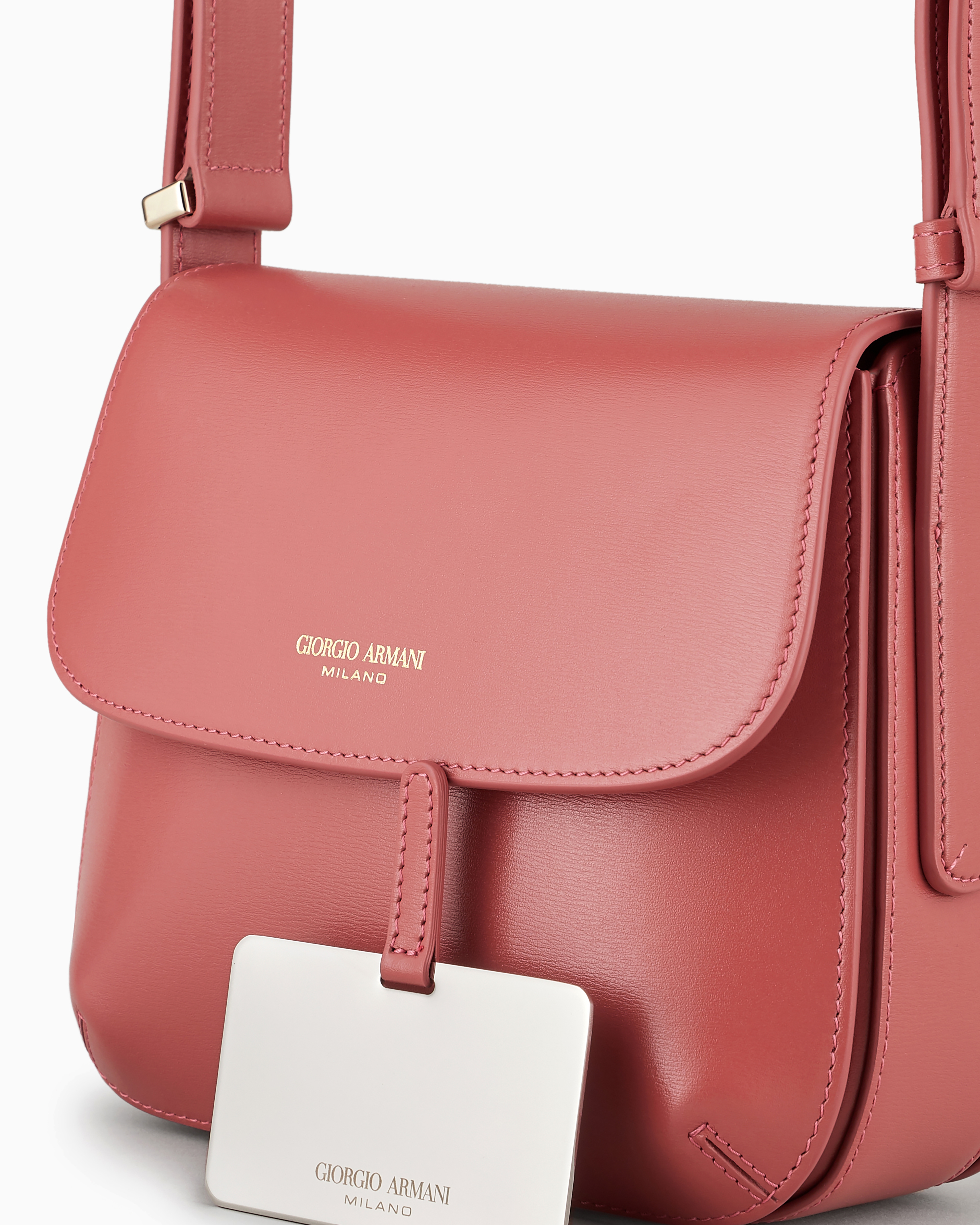 GIORGIO ARMANI ジョルジオアルマーニ　ラムレザーバッグ 働く女性の味方！ジョルジオ アルマーニからエレガントな新アイコン