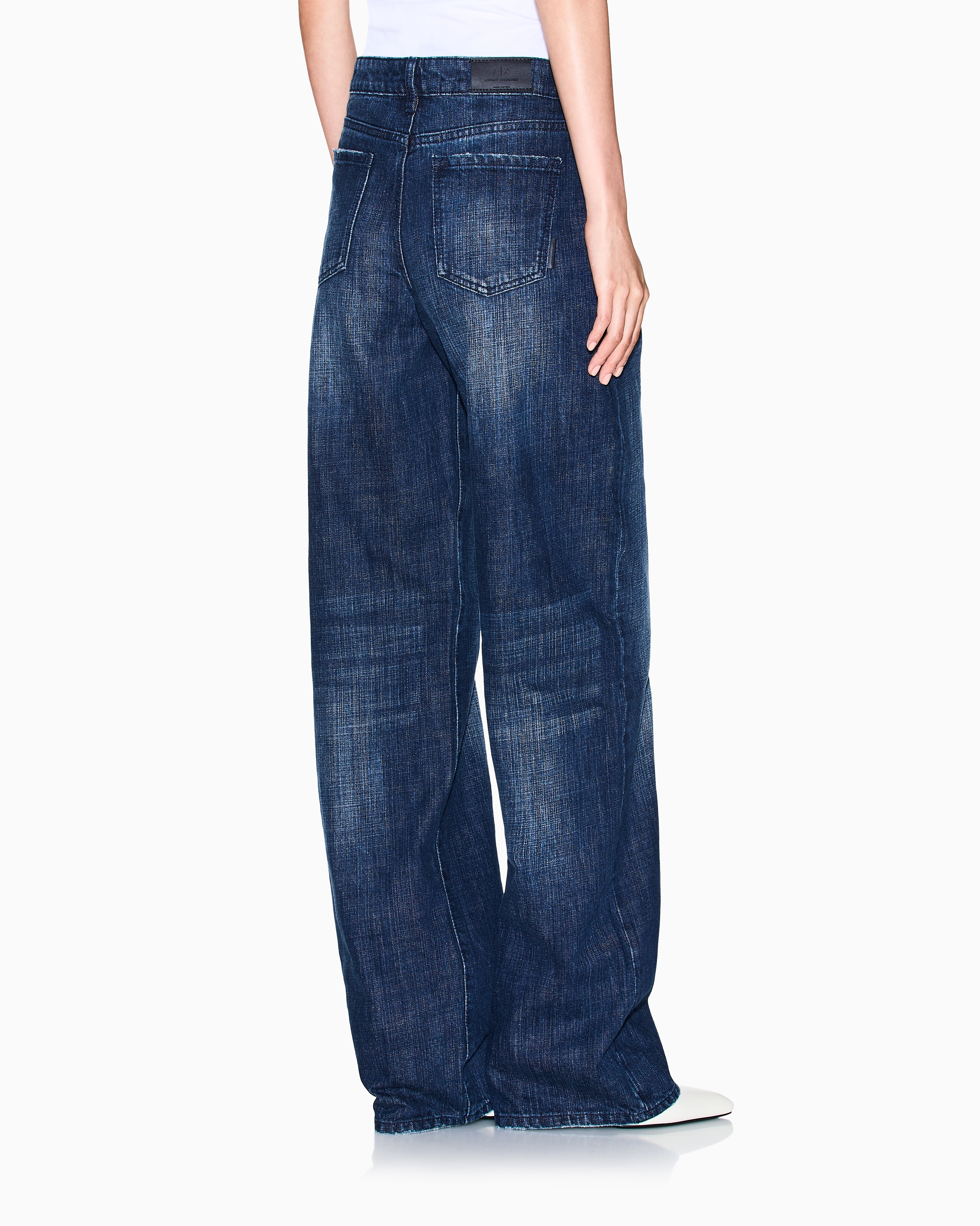 XW000056_AF16081_MB001_R_FW202