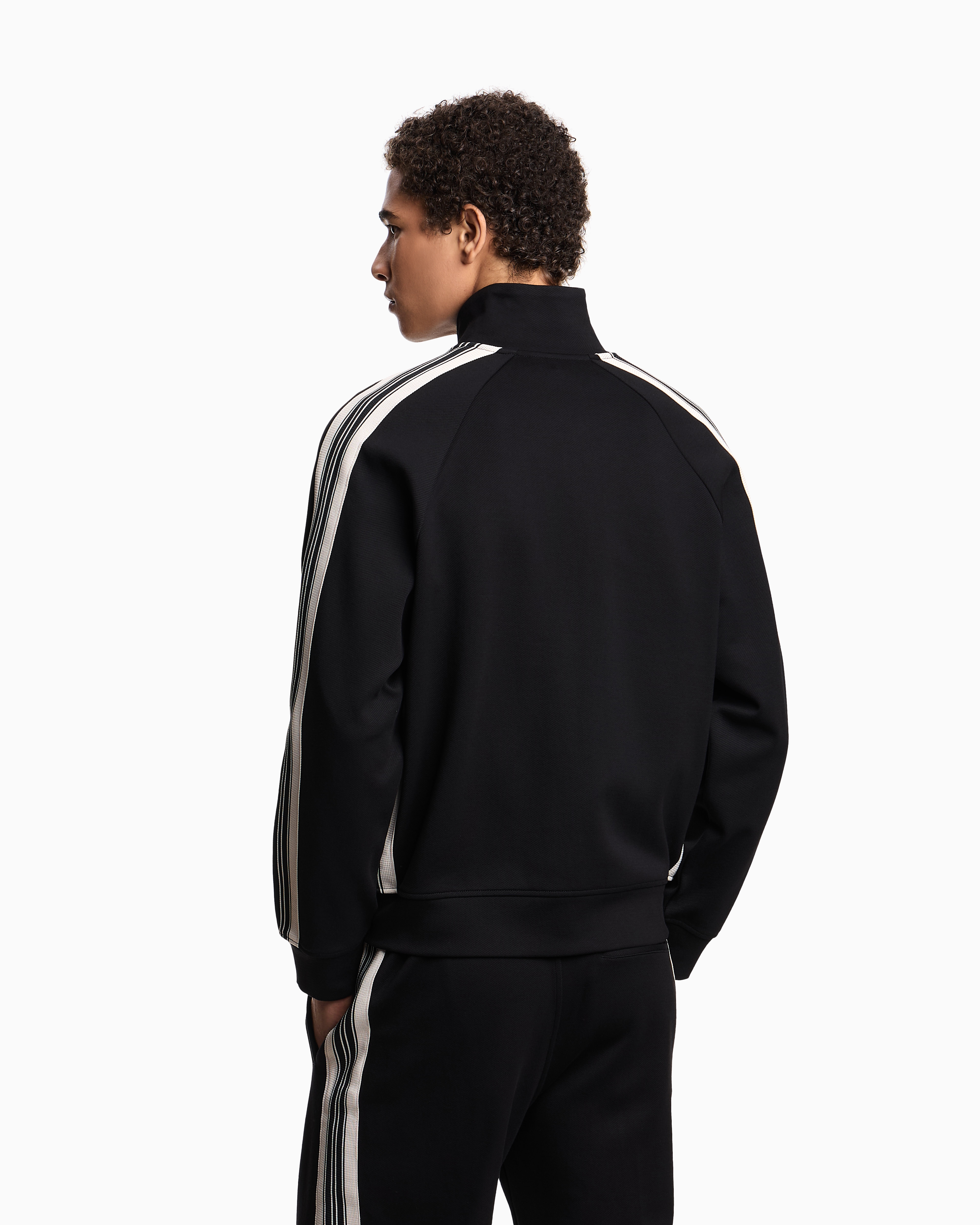 EM002872_AF13488_UC001_R_FW202