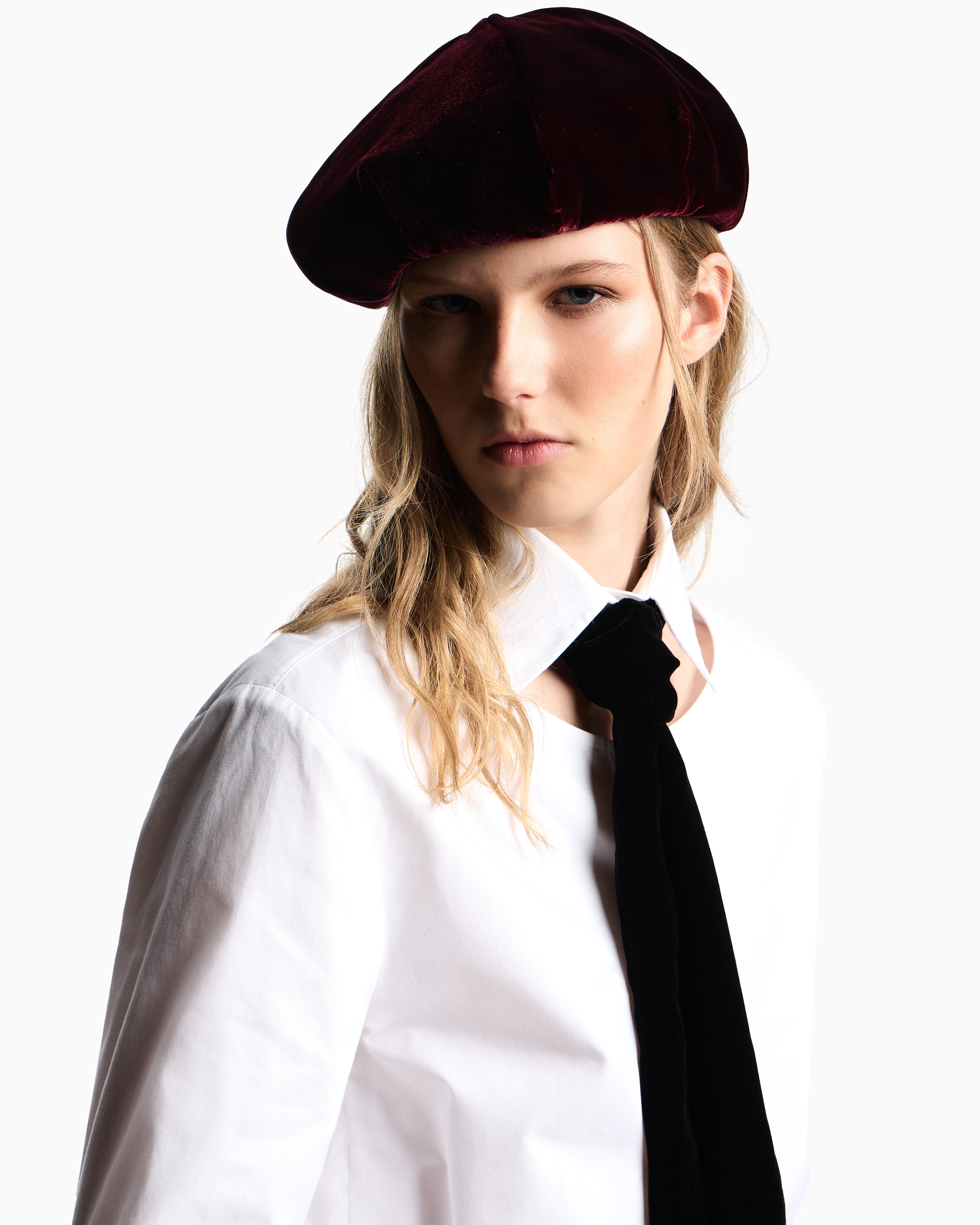 Emporio Armani - Liquid velvet beret, Woman, Bordeaux, Size: