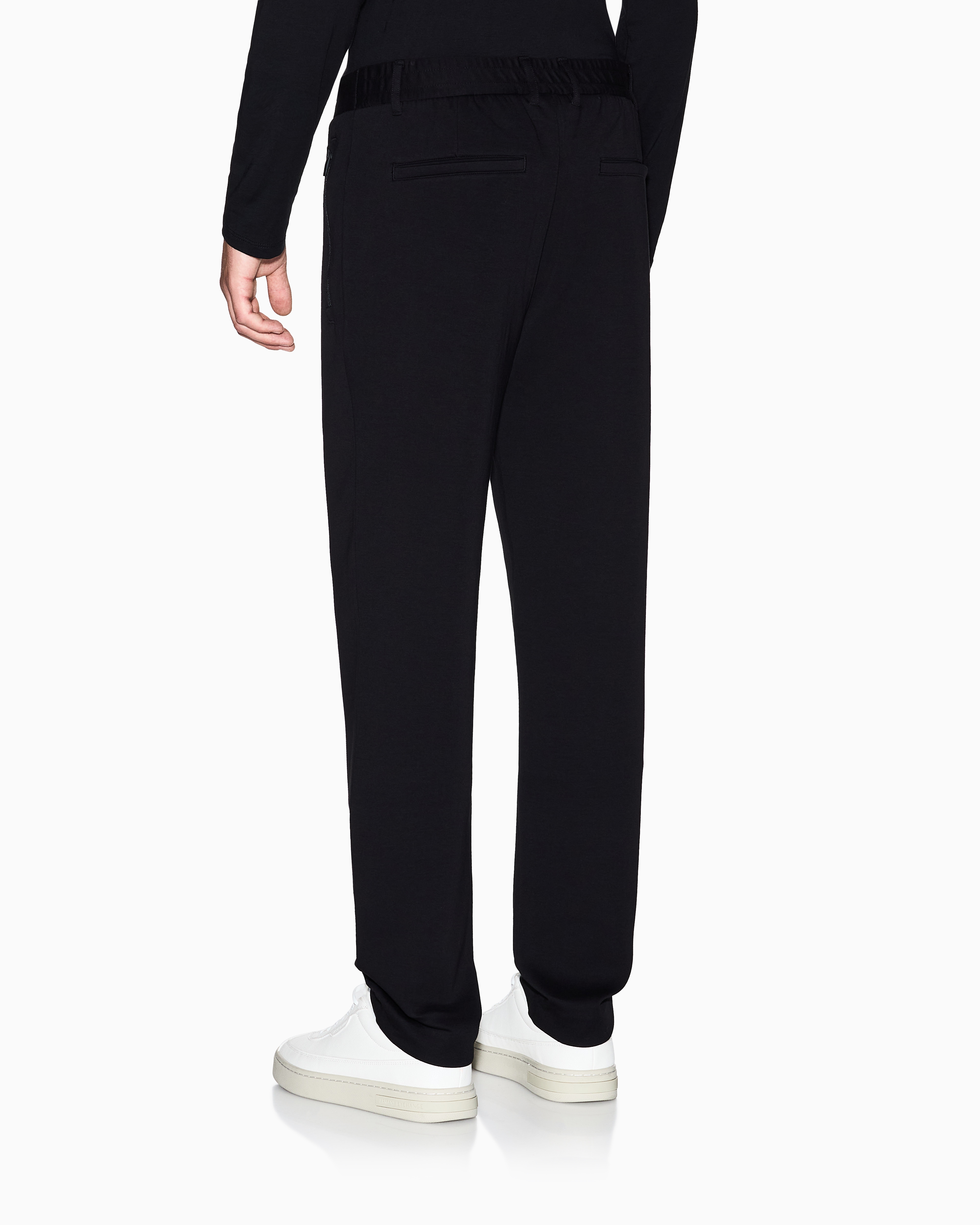 Trousers with zip pockets