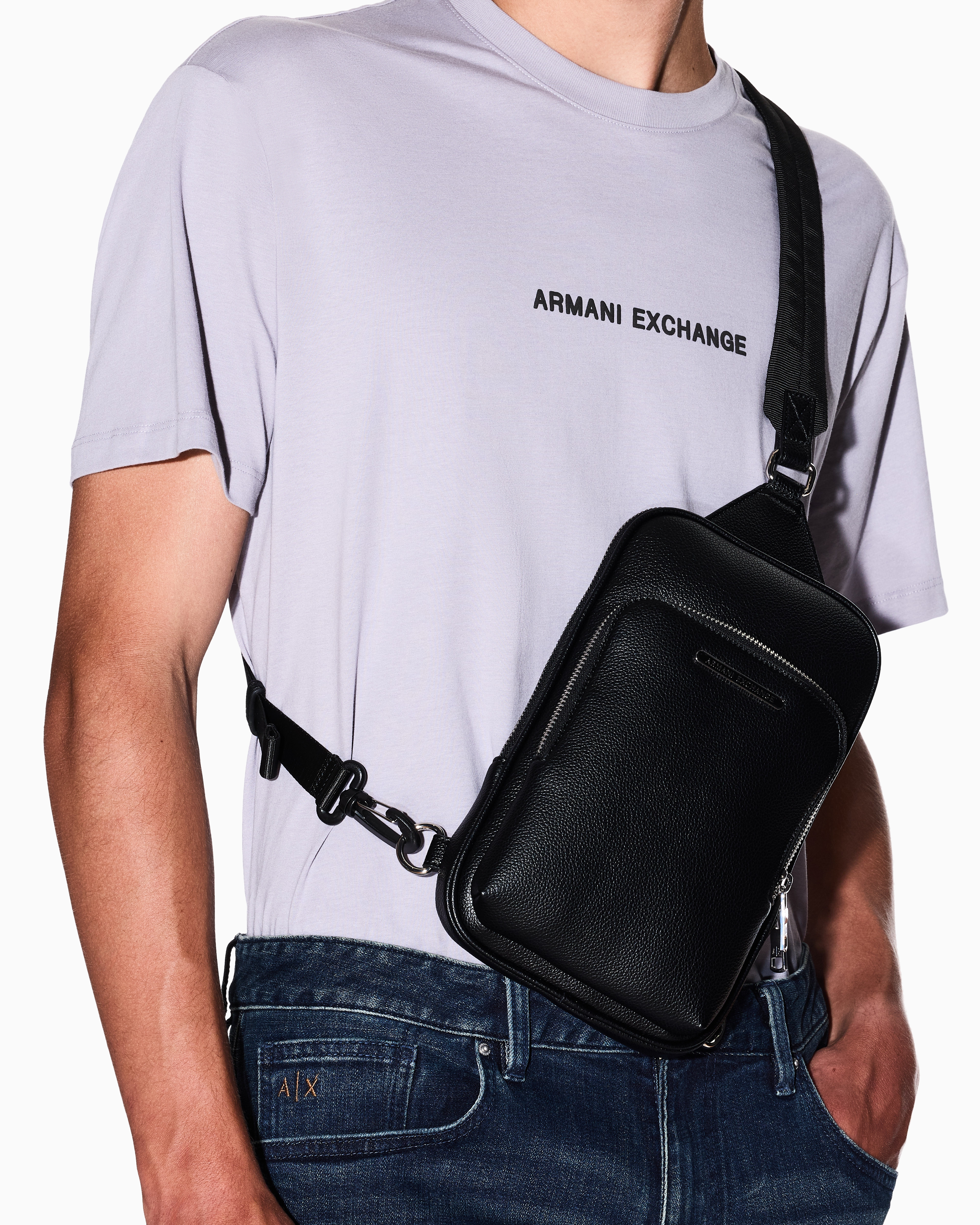 新品未使用タグ付き アルマーニエクスチェンジボディバッグ PVCレザー 斜め掛け 新品未使用タグ付き アルマーニエクスチェンジボディバッグ PVCレザー