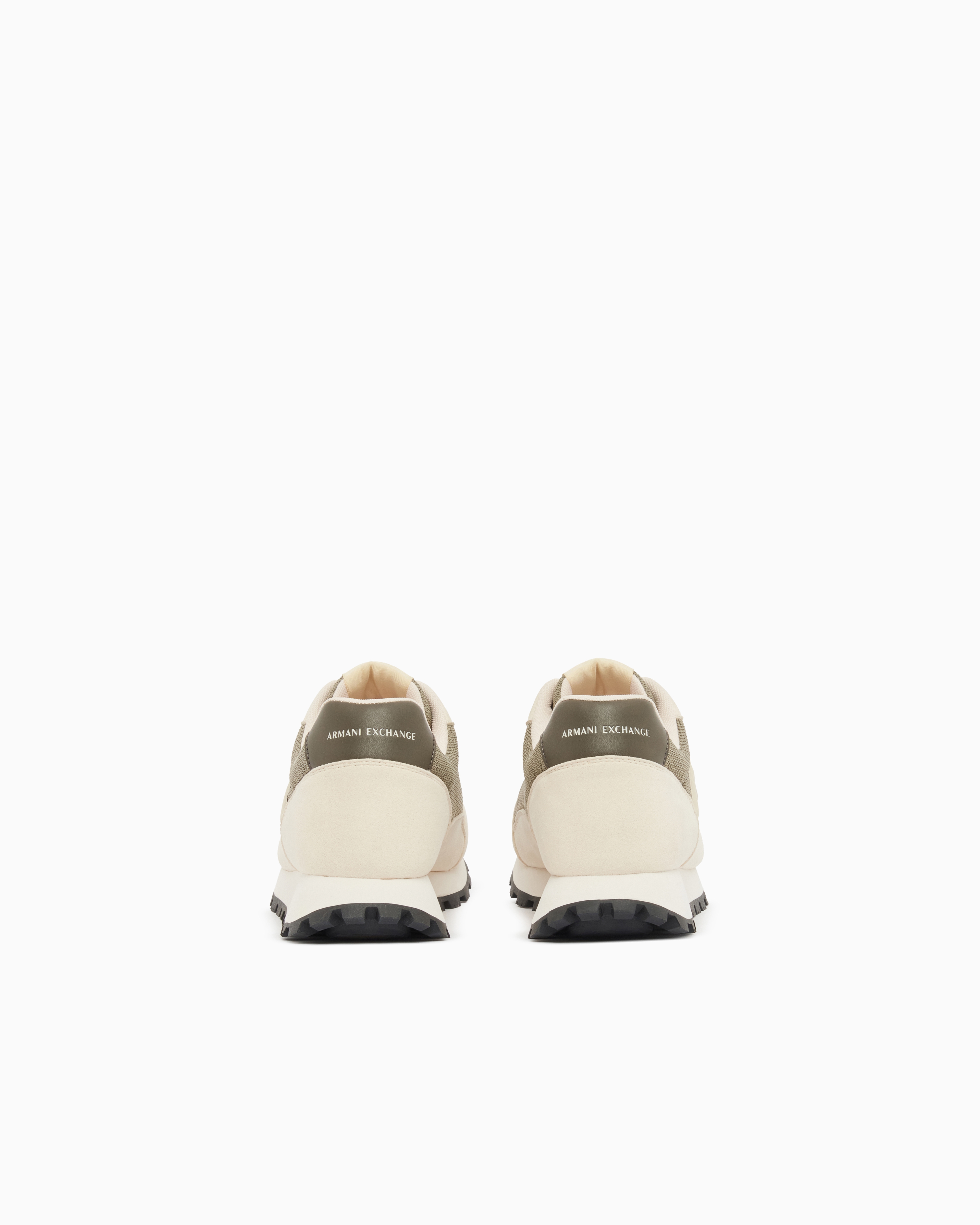 Sneakers with contrasting logo