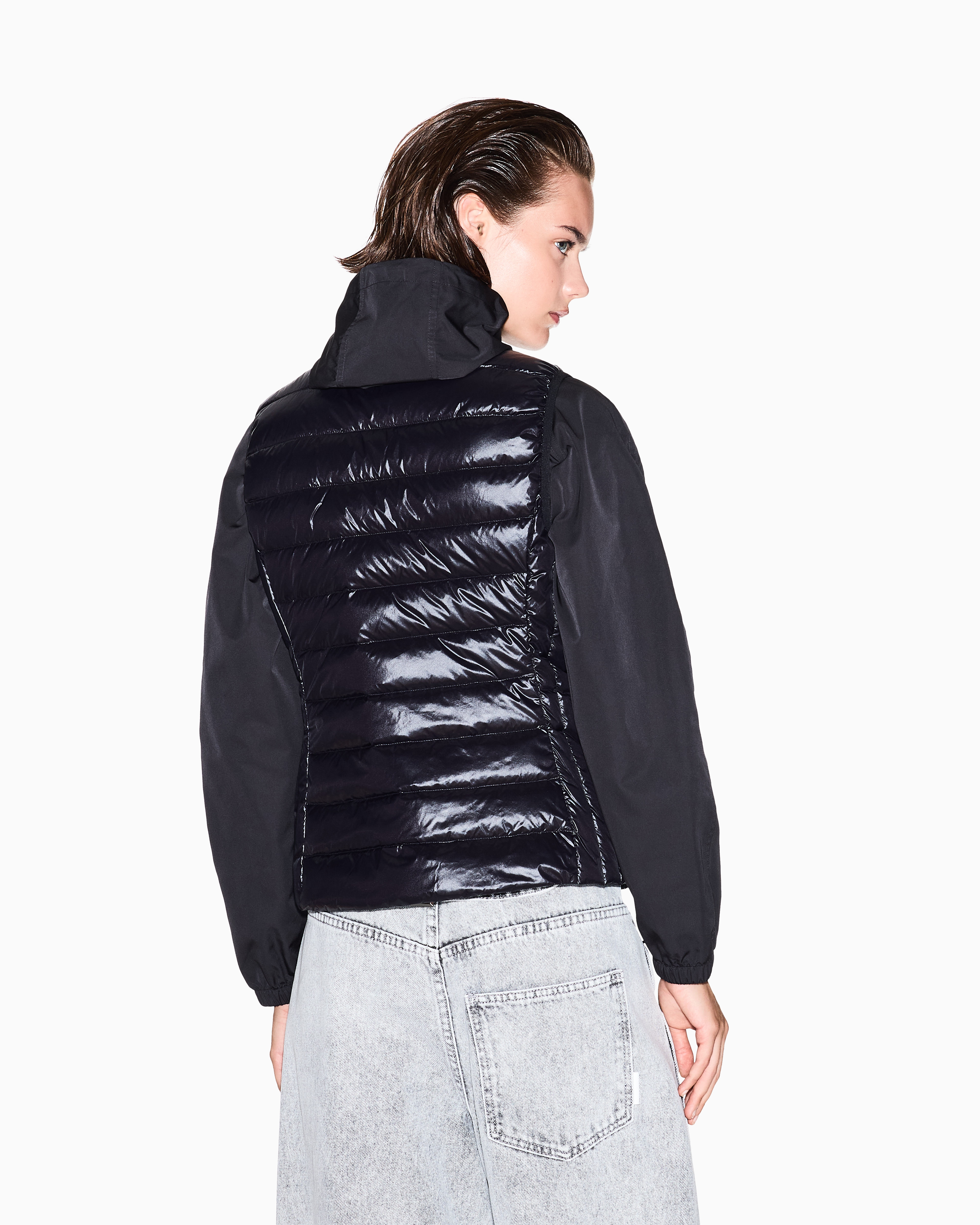 Packable sleeveless down jacket